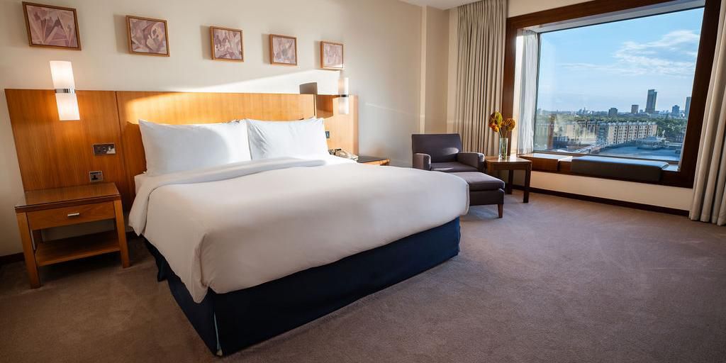 Wake up to River Thames views at Canary Riverside Plaza