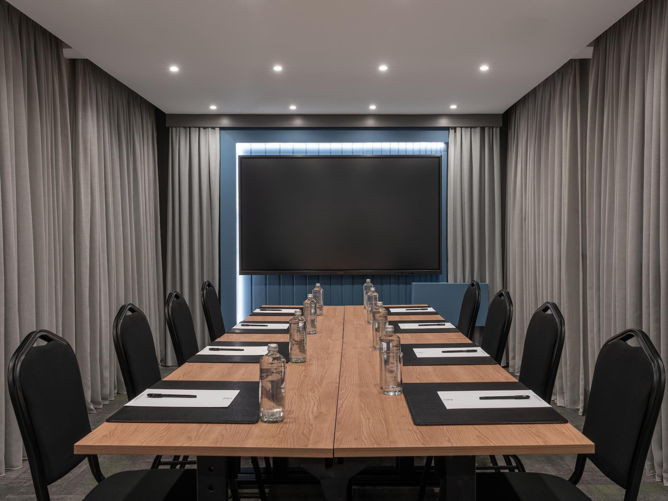 Corporate Meetings & Strategy Sessions Executive board meetings