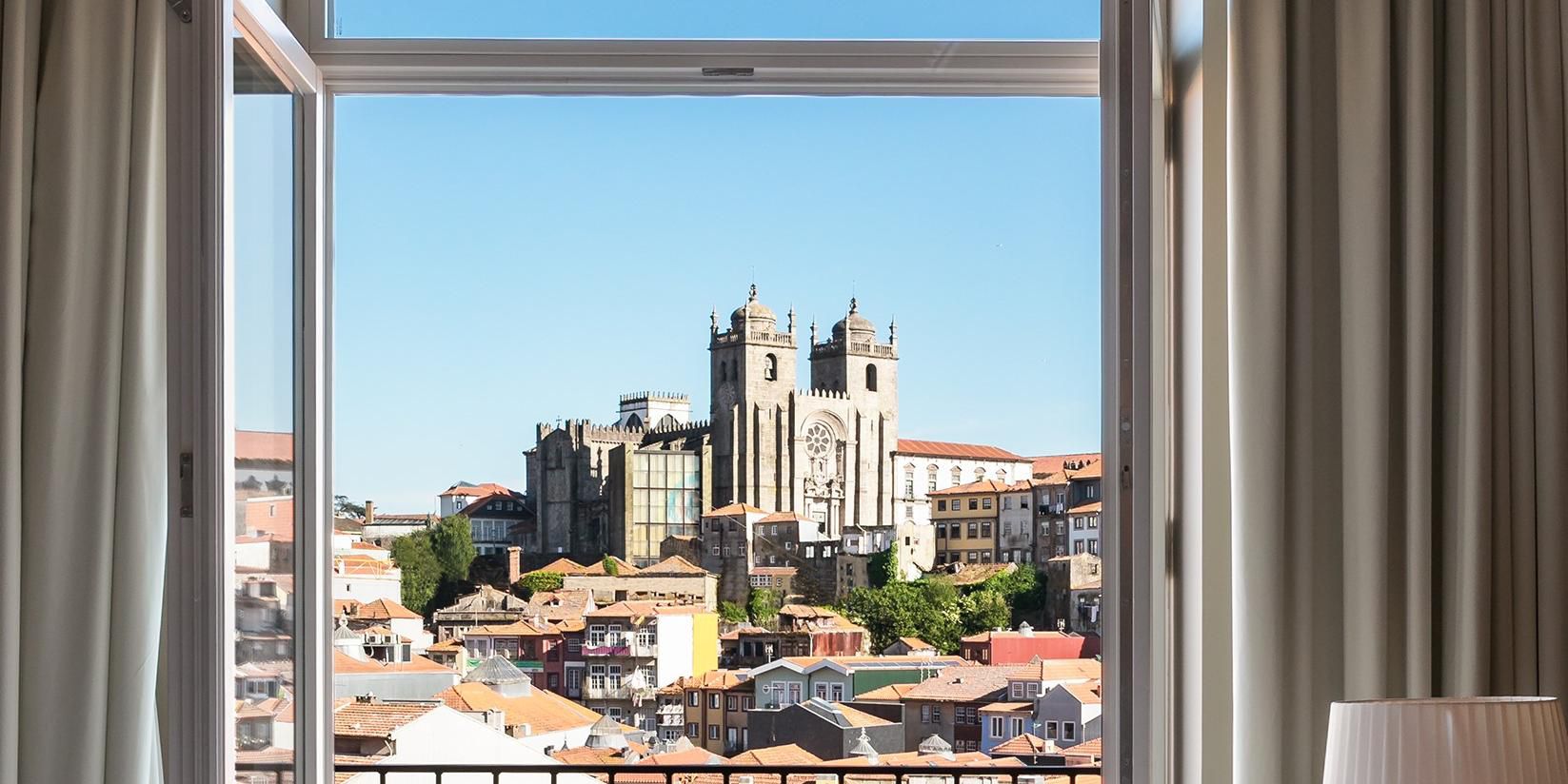 Where uniqueness finds elegance, Casa da Companhia is a new 5-star luxury hotel located in the most prestigious and central neighbourhood of Porto. Discover timeless design and modern facilities in one of the city’s most emblematic houses.