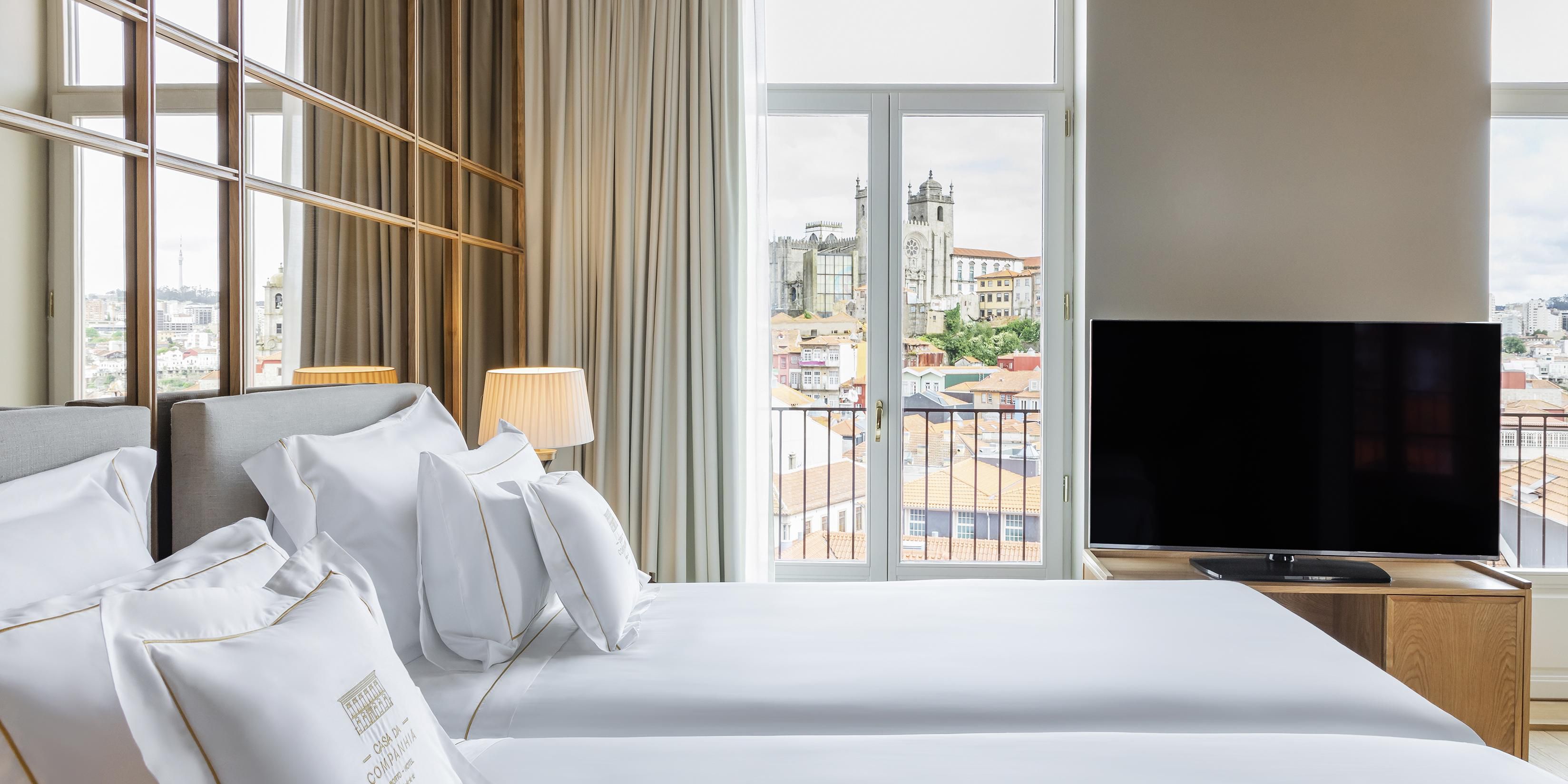 With just 40 rooms and suites, Casa da Companhia offers an intimate, exclusive, and personalised luxury experience. Each space seamlessly blends sophisticated design, rich heritage, and modern comfort, making every stay unique and memorable.