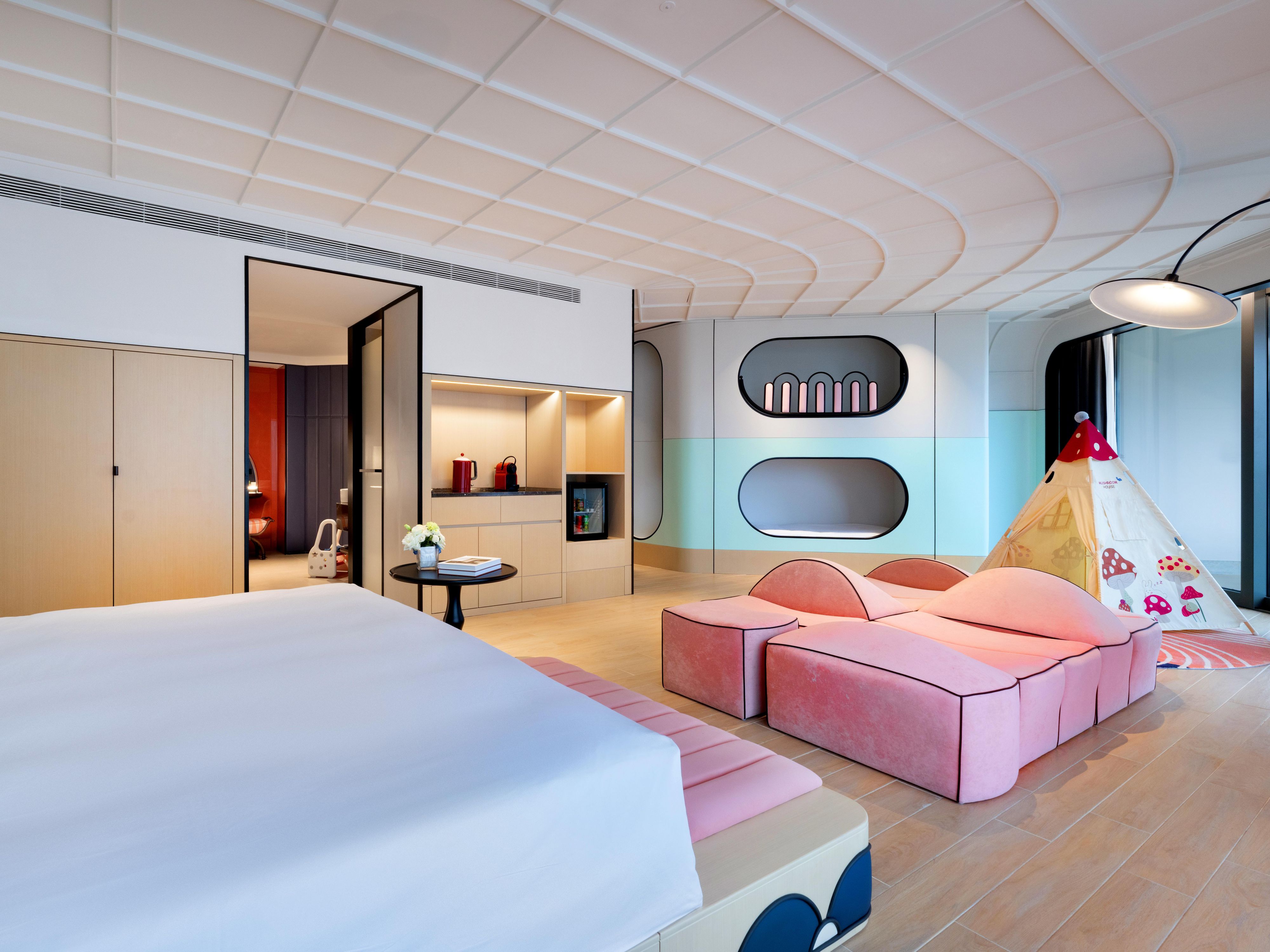 1 King 1 Bunk Bed Family Suite Kids Theme