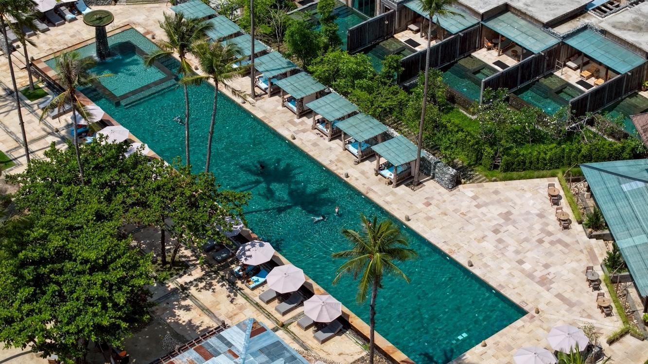 Swimming pool with shallow end