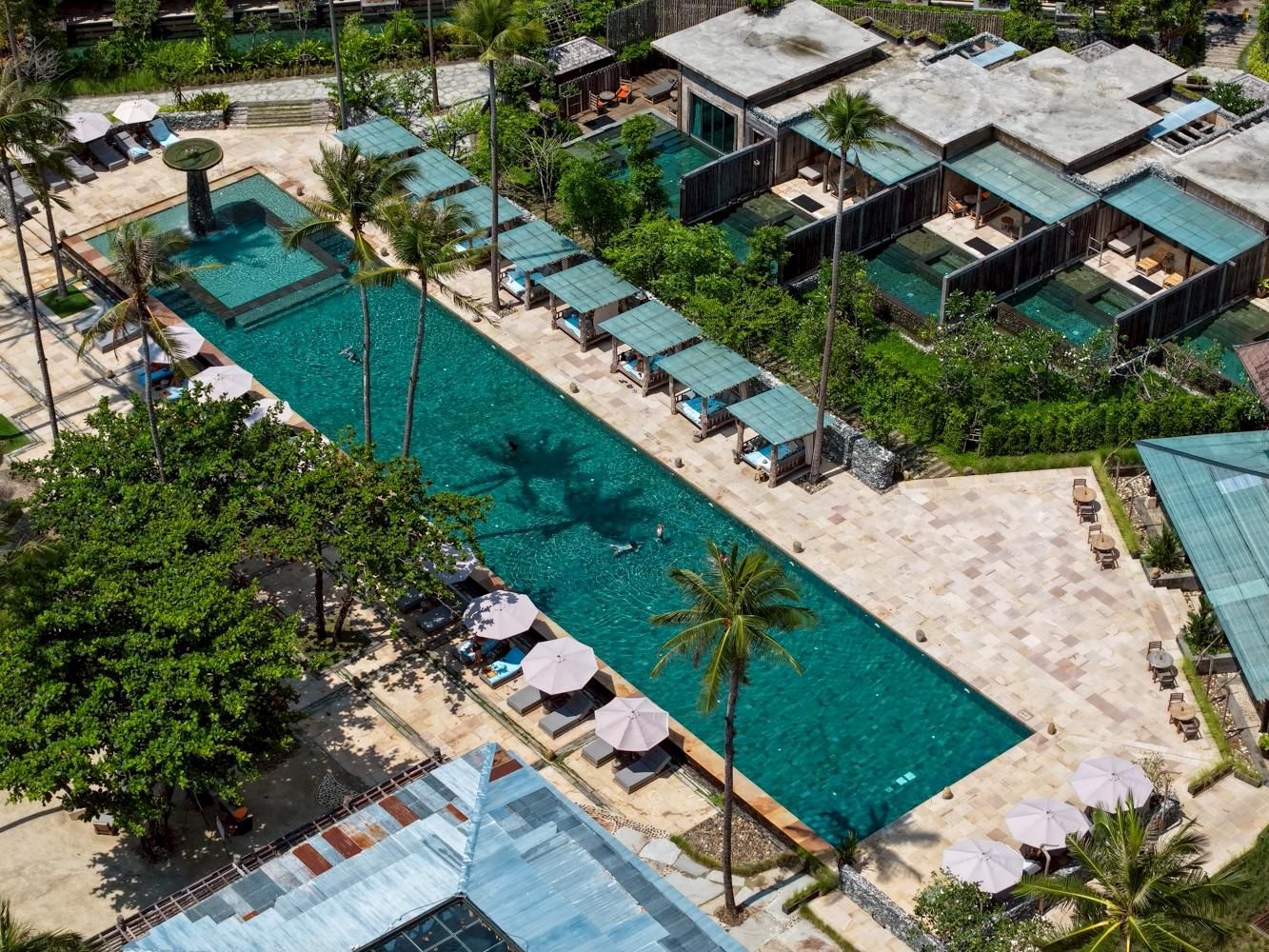 Swimming pool with shallow end