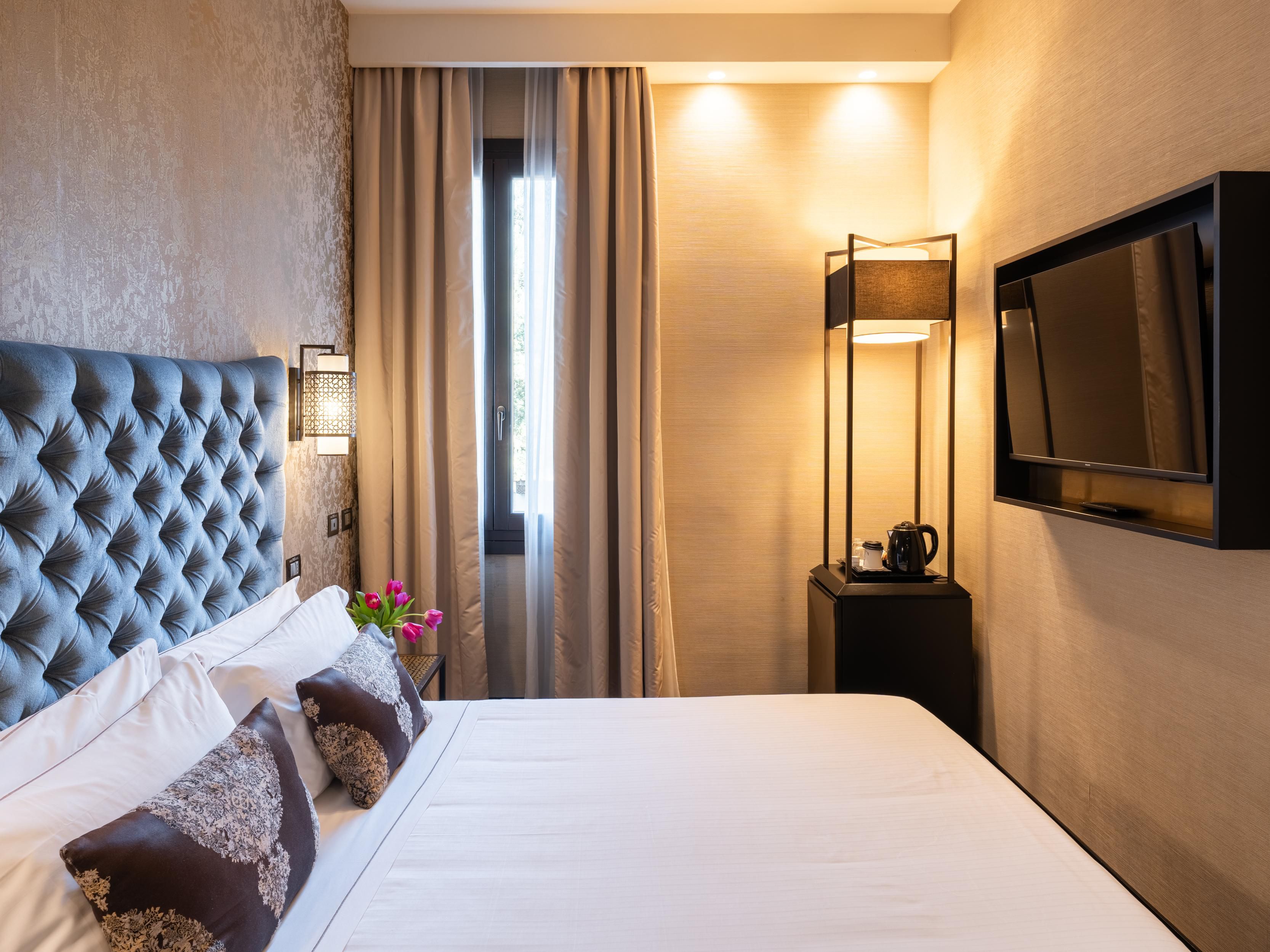 Cozy Queen room for a relaxing and stylish stay