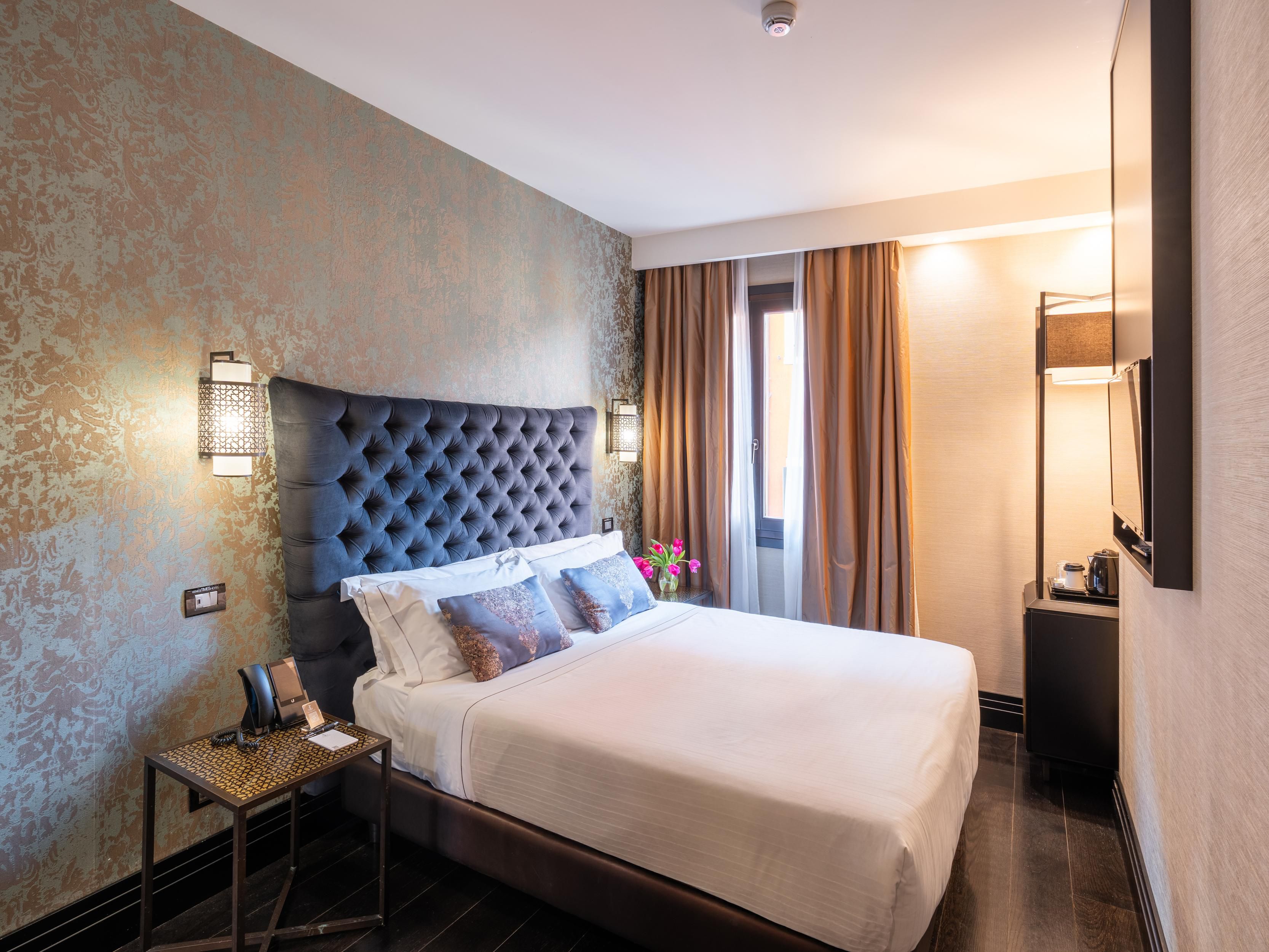 Inviting Queen Cosy room for comfort and relaxation