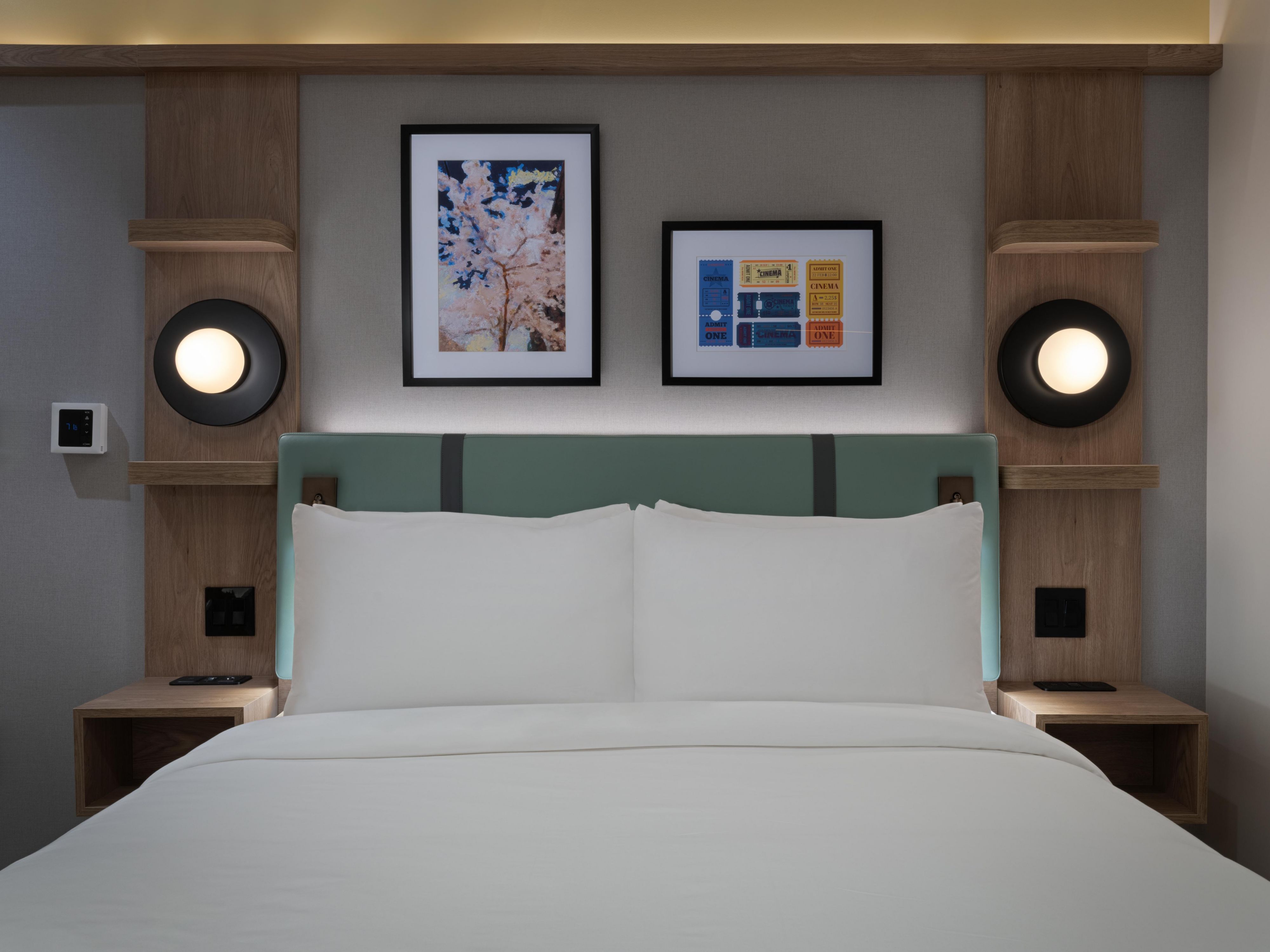 Relájese en el Confort moderno de nuestro elegante hotel en Astoria, Nueva York.