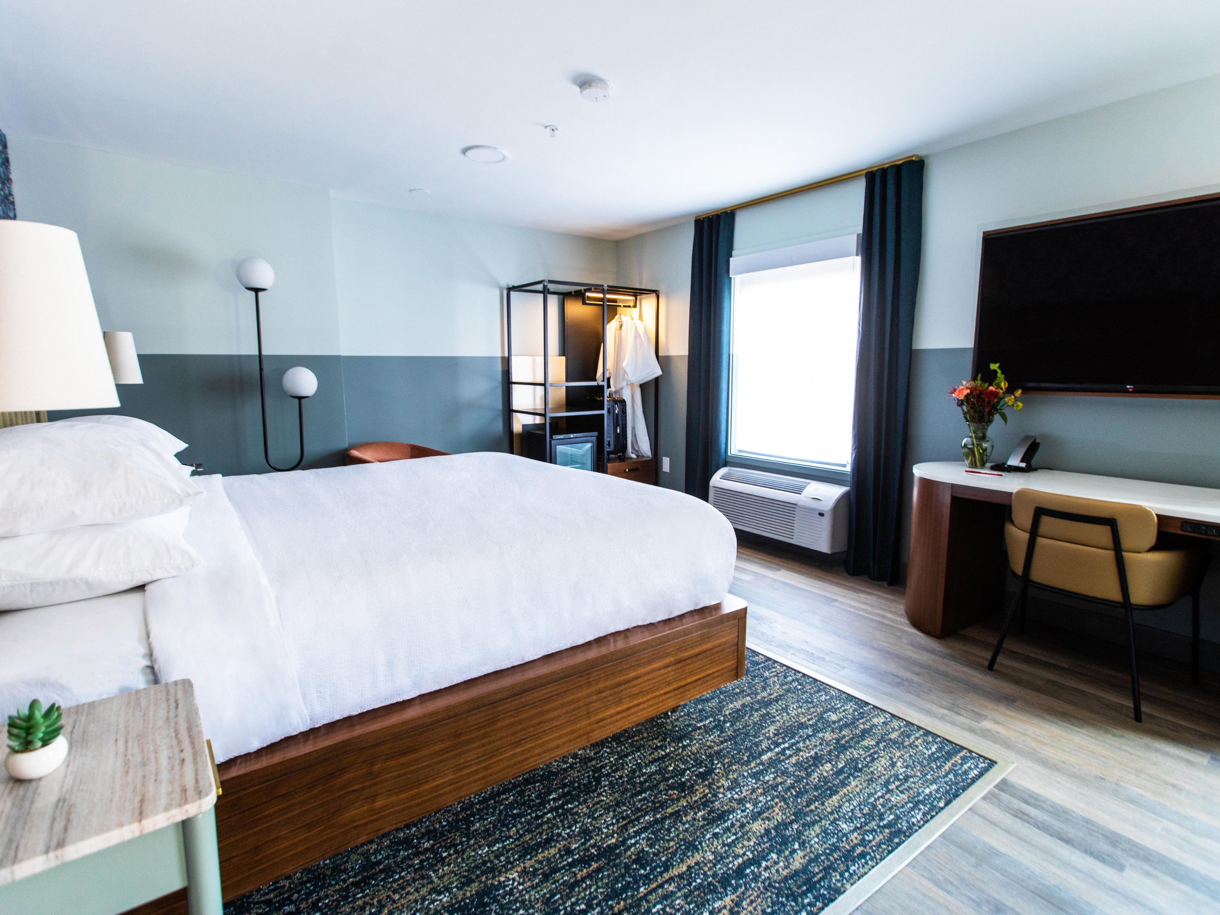 Standard king bed room