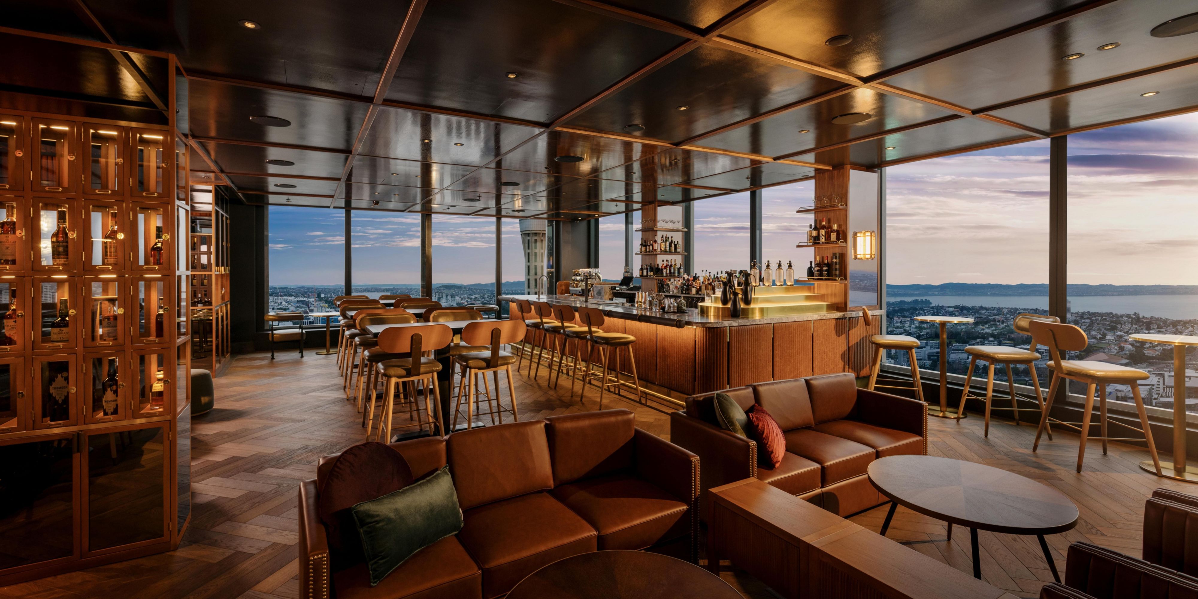 Up on level 38, take in the panoramic views and sip on cocktails at our glamorous rooftop destination, Bar Albert. With a lineup of star mixologists and moody, sumptuous spaces both inside and out on the terrace, sky-high good times await whether you’re dropping in for a pre-dinner tipple, a celebration or a work event. 
