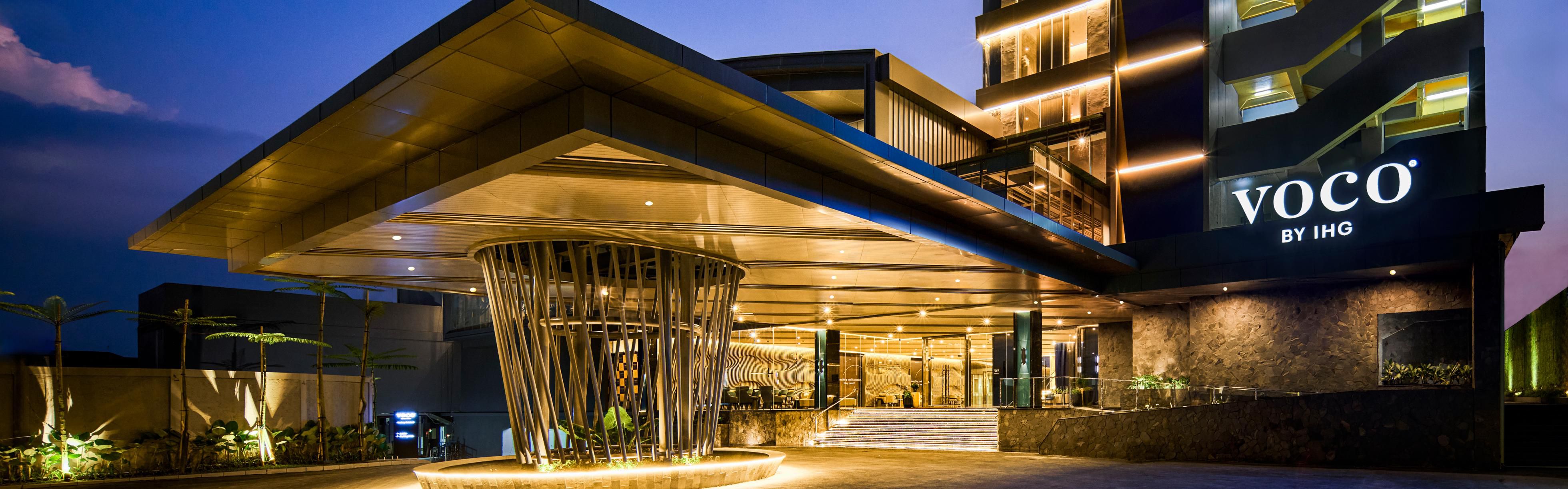 $hotelInfo.mediaDetails.welcomePhotos.primaryPhoto.caption}