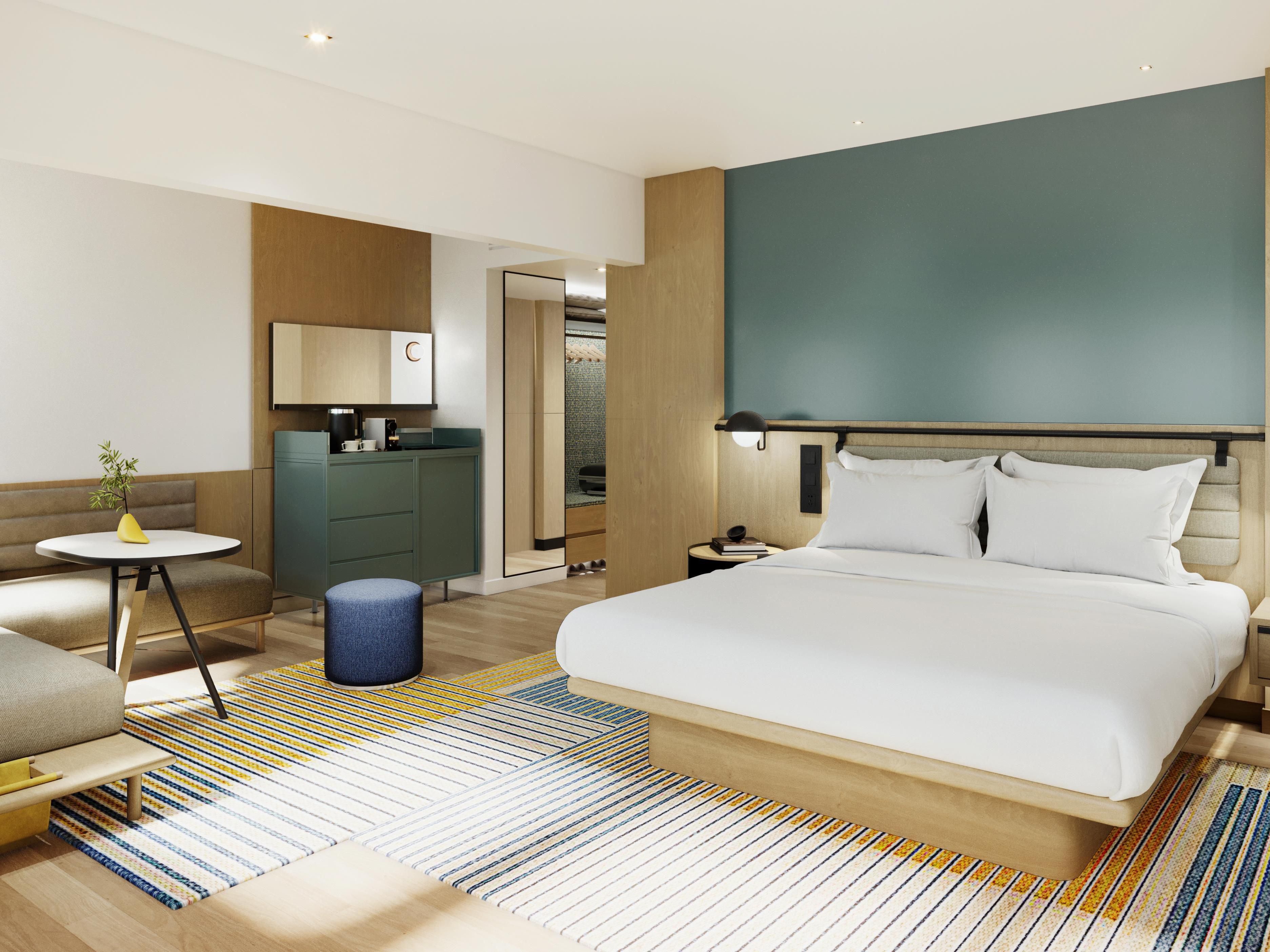 Experimente la combinación perfecta de estilo, Confort y funcionalidad en nuestra habitación cuidadosamente diseñada, donde los tonos de madera acogedores se combinan con detalles modernos y audaces y las vistas de la ciudad crean el escenario para una estancia memorable. Ya sea que esté aquí para relajarse o trabajar, le encantará el diseño. Con ropa de cama lujosa, obras de arte seleccionadas y un ambiente vibrante y relajante.