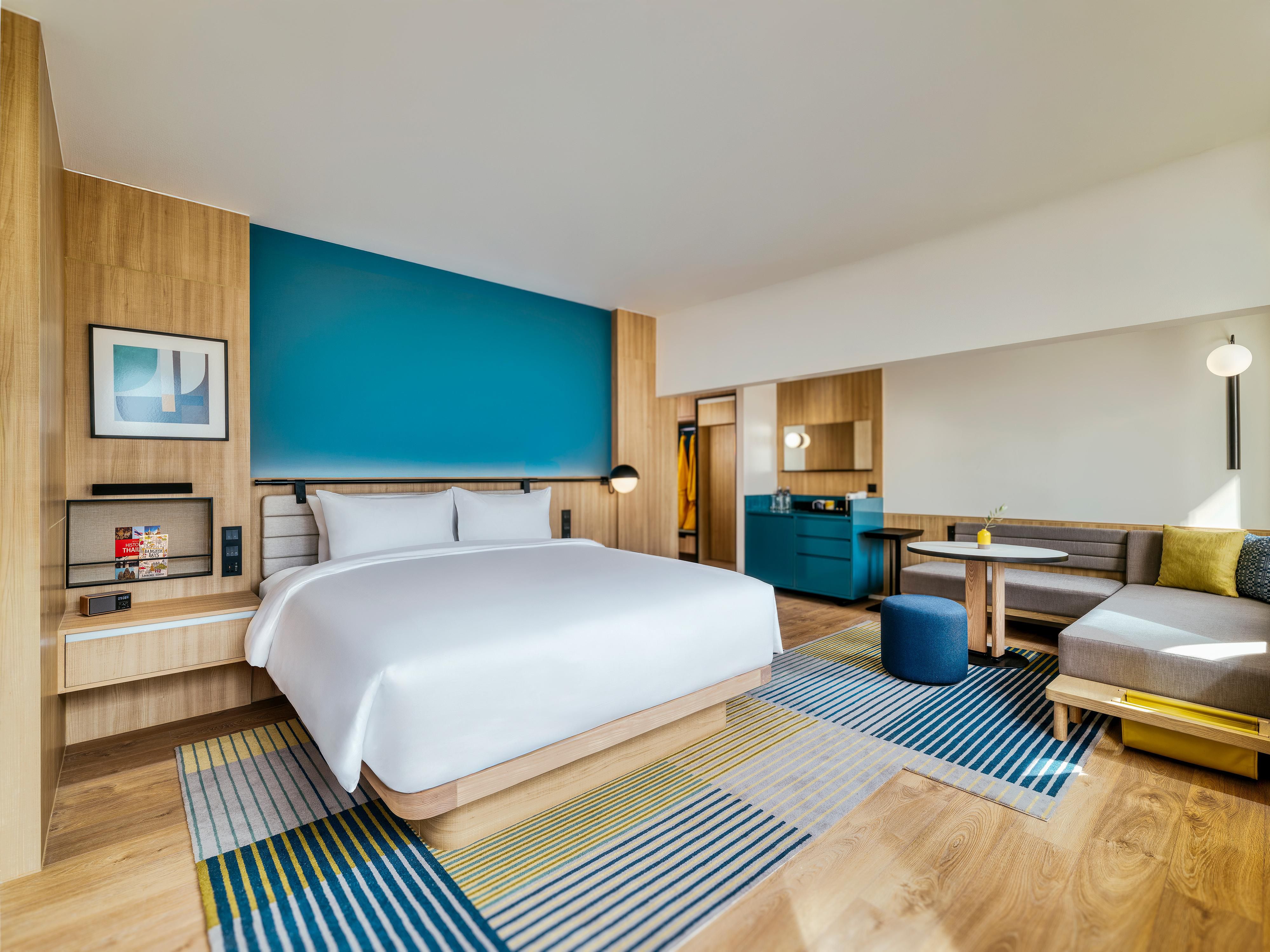 広々とした落ち着いていて居心地がよいキング グランド客室