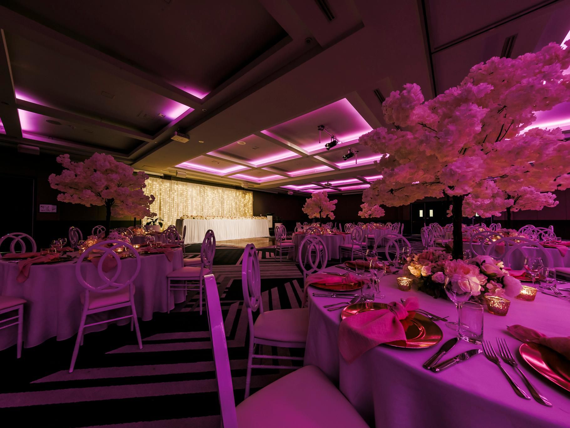 Whether you're hosting an intimate planning session or a largescale conference, we make it easy to keep your guests close, comfortable, and connected in the heart of the CBD.

With 15 flexible event spaces and capacity for up to 600 guests,
voco Brisbane City Centre is built for bold ideas and seamless execution.