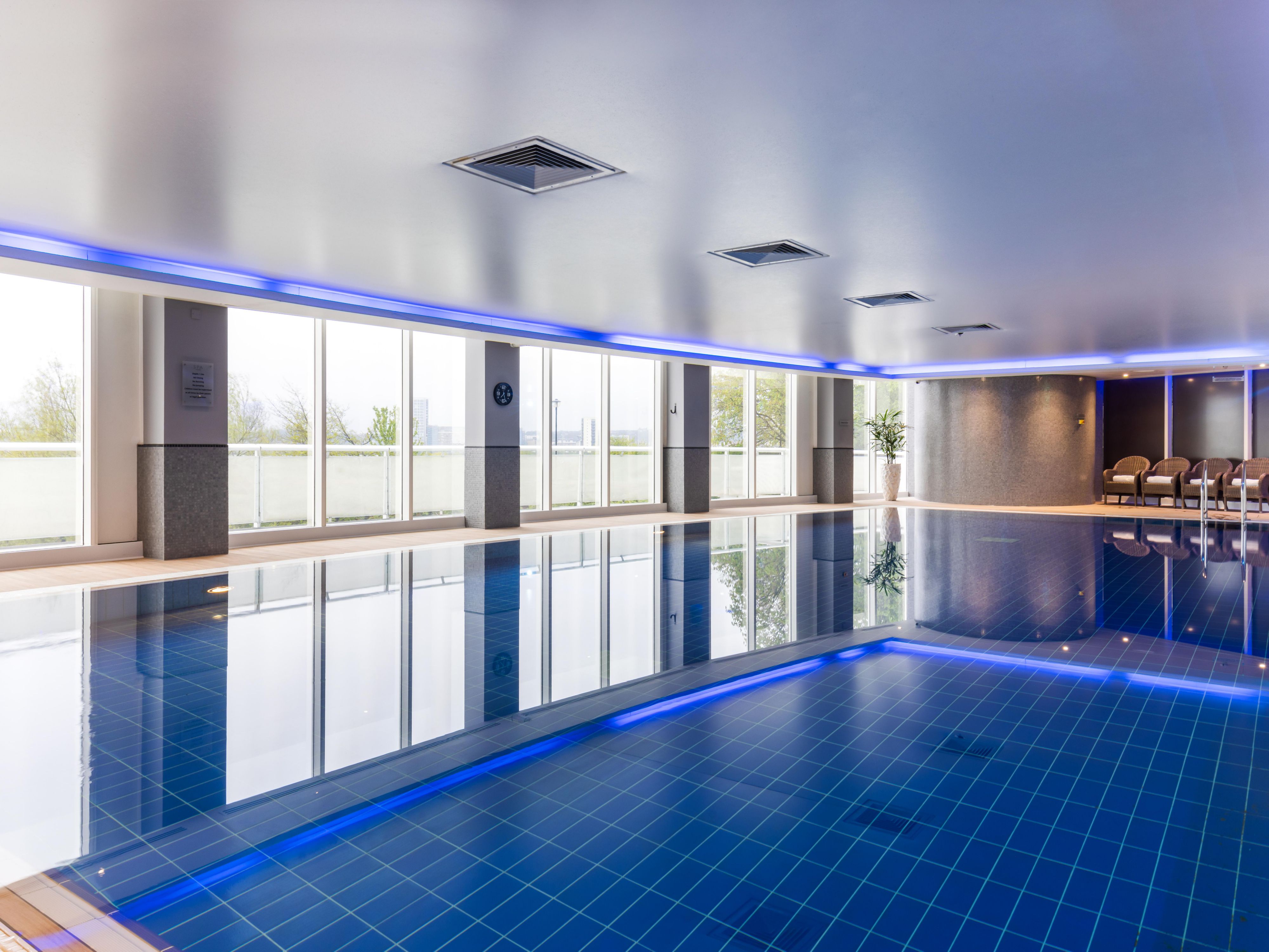 Spa at St. David'sで究極のリラクゼーションをご体験ください。スパでは、さまざまスイートトリートメント、ハイドロプール、スイミングプールなど、心身の深部から回復することを目指しています。真に静かなひとときを過ごすために、オーダーメイドのスパ パッケージをご覧ください。経験豊かなセラピストが、お客様一人ひとりに合わせたアドバイスを提供し、お客様一人ひとりにぴったりのスパ体験をお届けします。