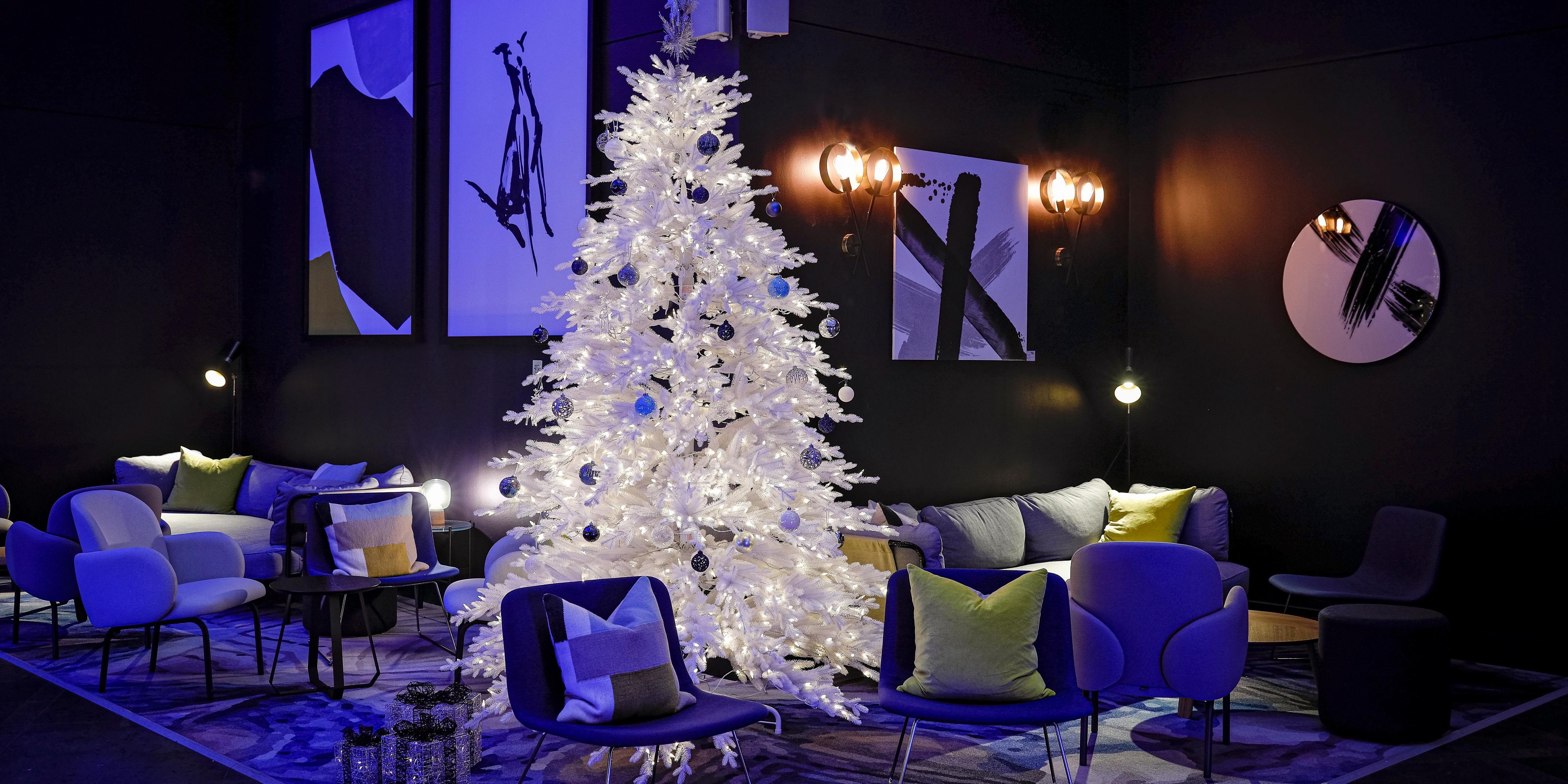 Let us make your festive season unforgettable! Enjoy dazzling party nights, and a festive dining experience at Tir a Môr, or celebrate Christmas Day with us. Join us for Santa Sunday lunch, Christmas afternoon tea, or unwind with our Winter Warmer Spa Days. Experience the magic with us.