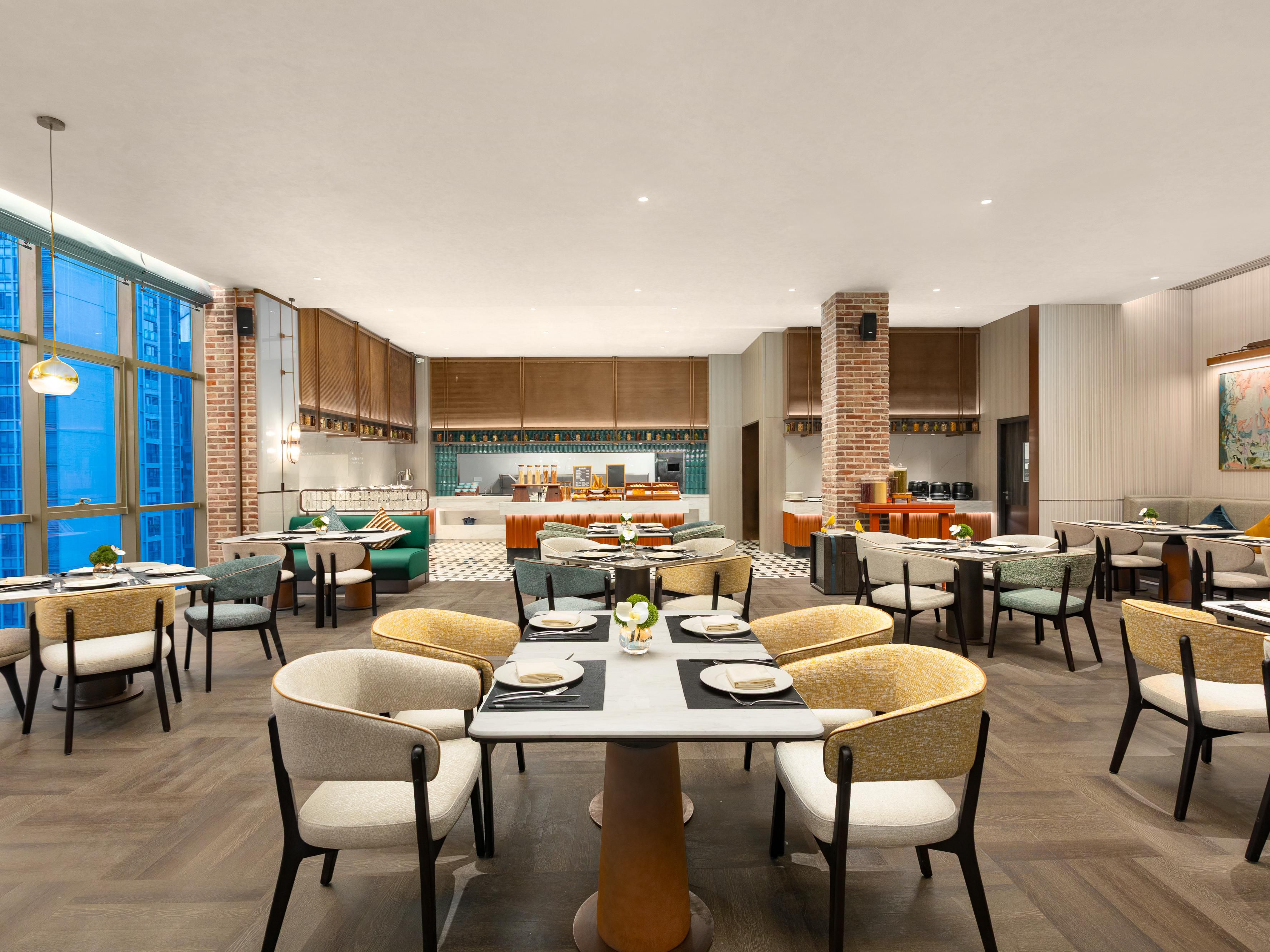 Step into a space where rustic brick walls meet floating glass details, with sweeping floor-to-ceiling views of the lake and city skyline. Dine amid ever-changing natural light and seasons—an elevated experience where every meal feels connected to the sky.