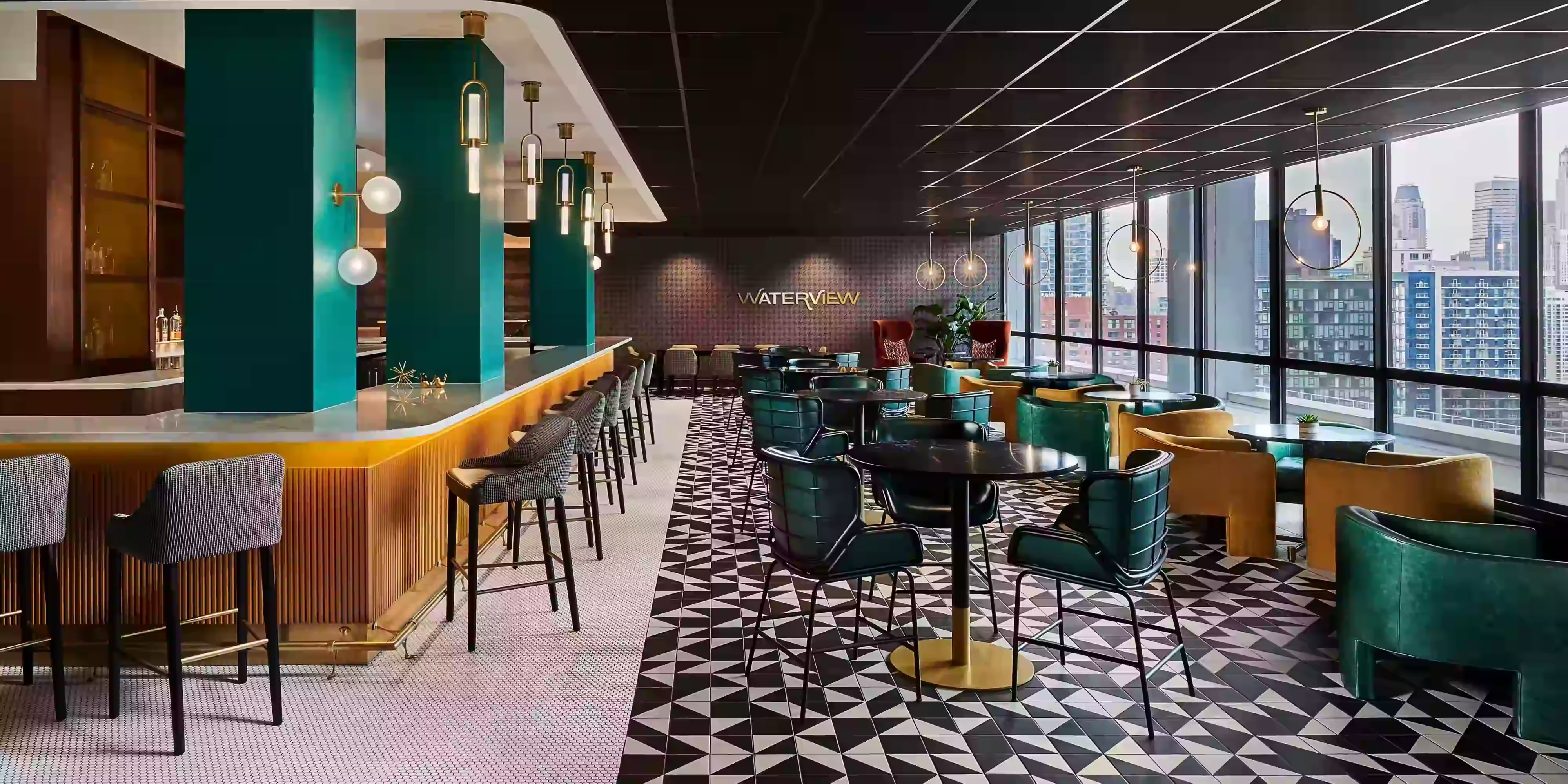 Enjoy elevated American fare at our downtown Chicago restaurant on the 15th floor. A fusion of Chicago classics and global flavors, Waterview offers vibrant dining with panoramic views of the downtown skyline and river. Savor appetizers and hand-crafted drinks at our chic bar or grab a table by the wall of windows overlooking River North.