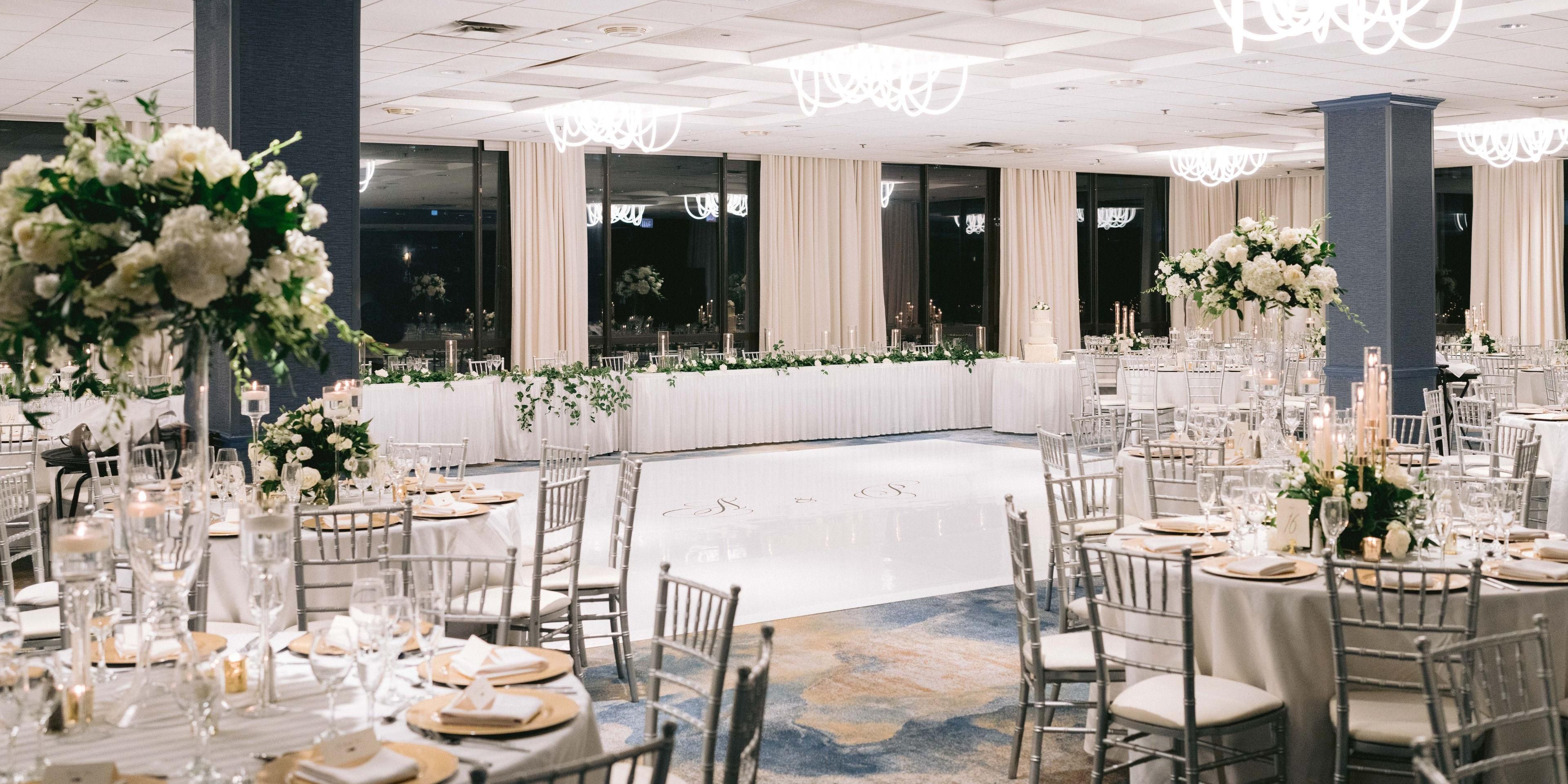 With floor-to-ceiling windows, state-of-the-art AV technology, on-site catering and 25,000 sq. ft. of flexible event space, the voco™ Chicago Downtown - Riverwalk is the ideal venue for your meeting, conference, gala or wedding. Business or pleasure, our dedicated team will ensure your event is executed to perfection.