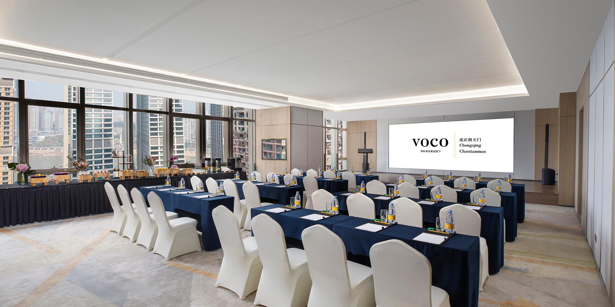 There are 2 meeting rooms with river scenery and city landscape views. Each features fully supported, state-of-the-art audiovisual equipment and high-speed Internet access. The hotel's 13th-floor Book Bar, which boasts floor-to-ceiling windows, is ideal for personal business meetings and socializing.