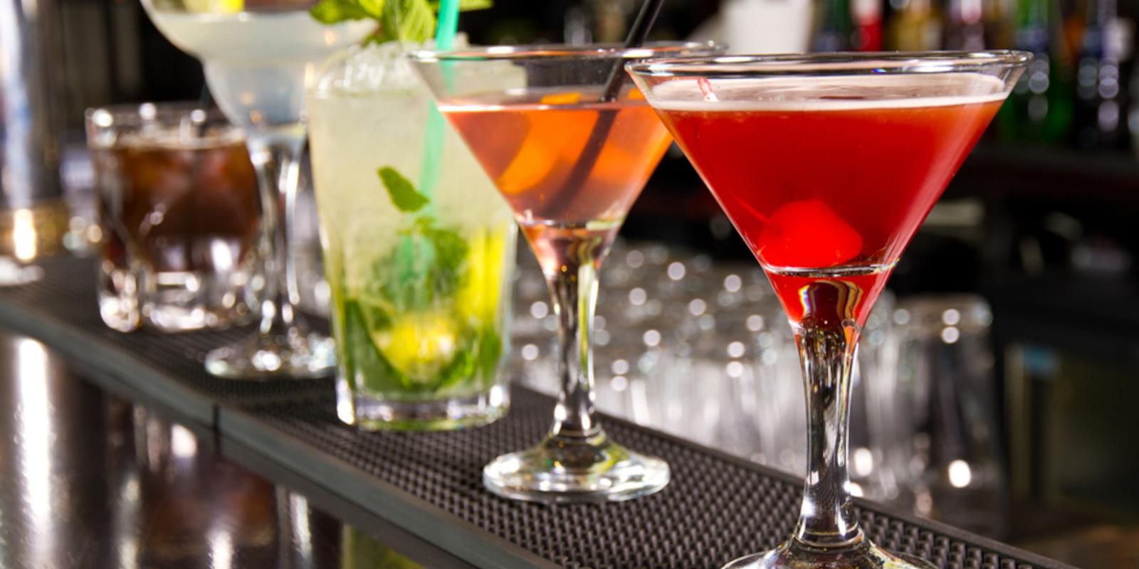 Discover an urban oasis on our terrace. A relaxed and welcoming atmosphere awaits, perfect for enjoying a sunny afternoon or a starry night. Come enjoy craft cocktails and a selection of food in an unforgettable setting.