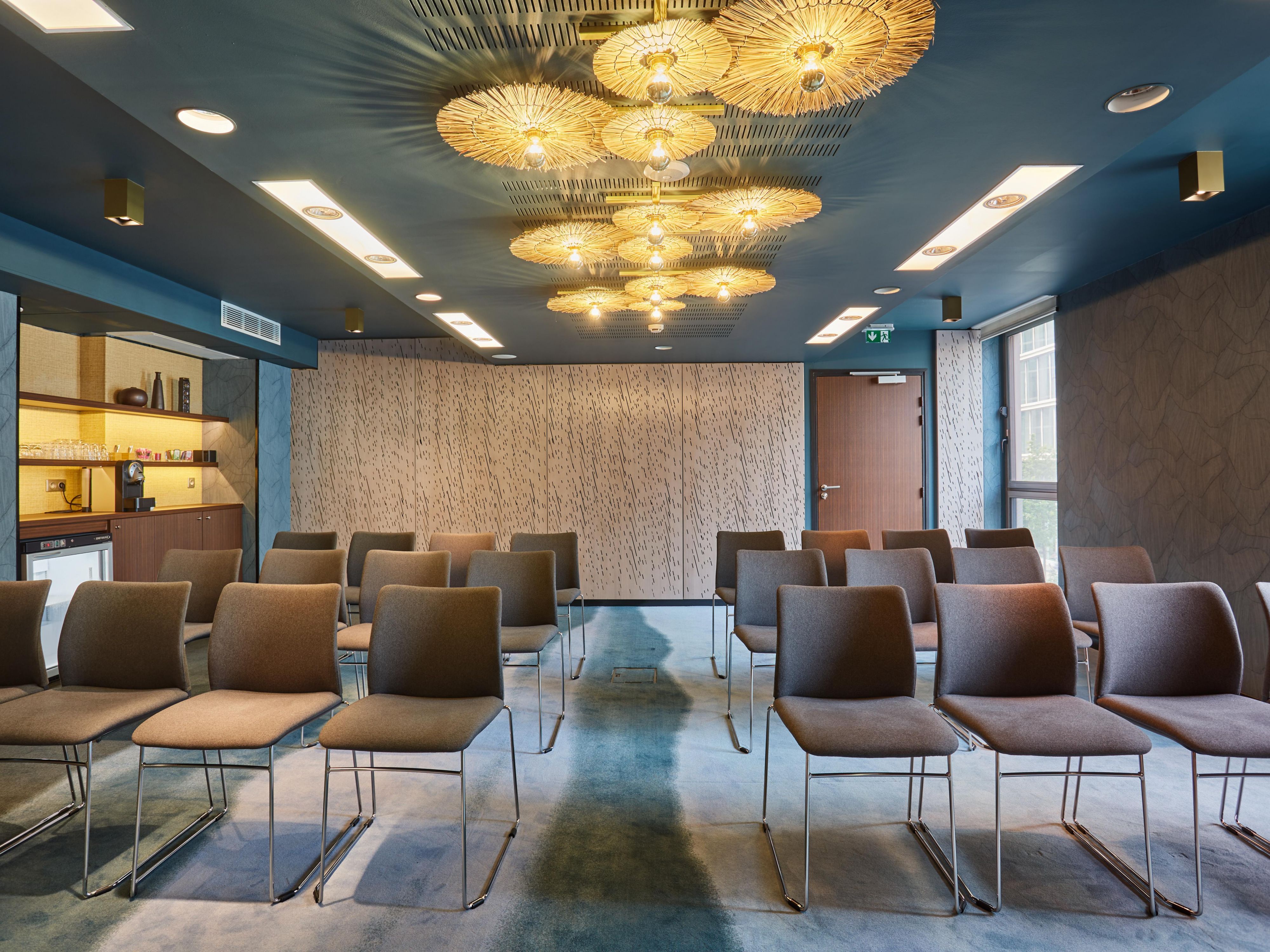 Host your Paris business meeting or social gathering in our 11 versatile meeting spaces plus Conservatory for up to 140 guests. Our prime location, near metro stations and local attractions, makes us the ideal destination for group gatherings. Allow us to transform your event into a vibrant reality.