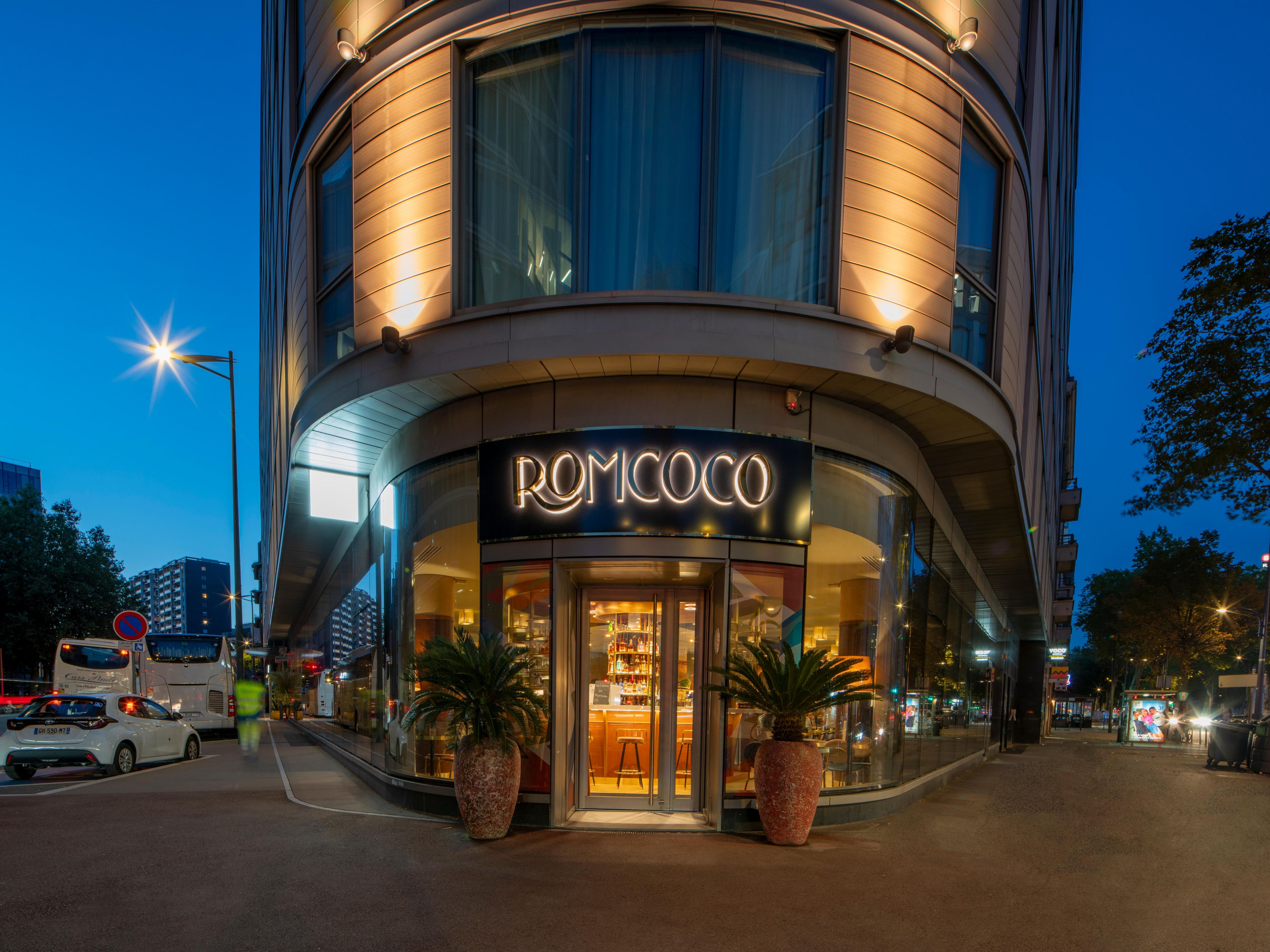 Indulge in a unique dining experience at Romcoco Restaurant, located in voco Paris-Porte de Clichy. Our menu blends the finest elements of exotic seasoning with the elegance of French culinary artistry, complemented by tropical cocktails from our Rum Bar. Savor a world of global flavors in the heart of Paris.