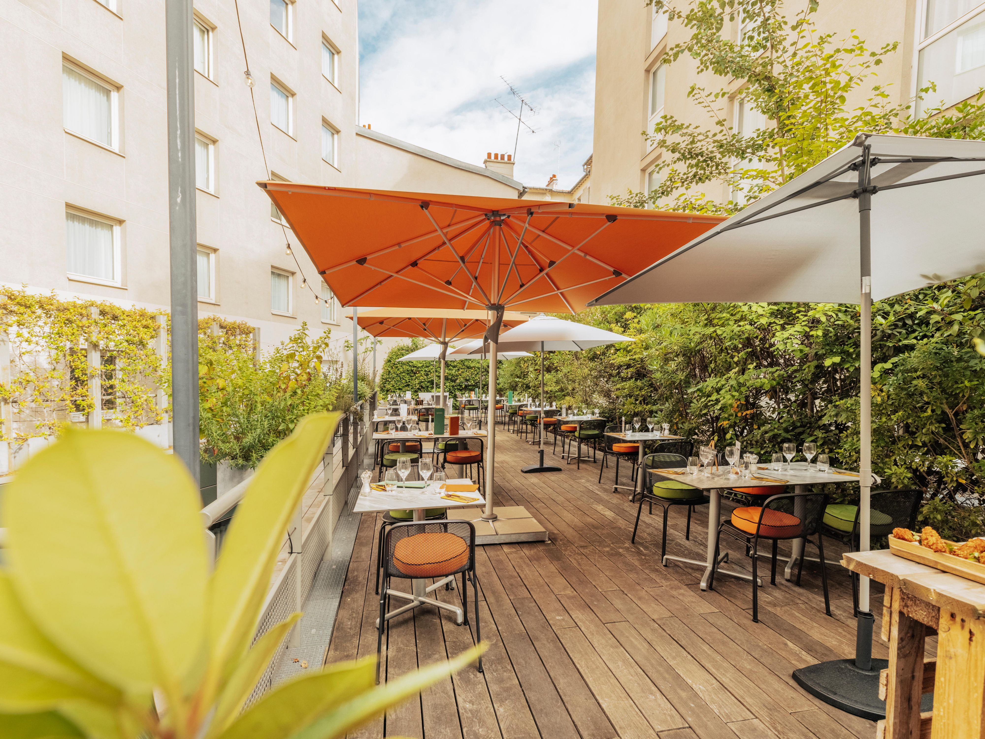 voco Paris Porte de Clichy proudly holds Green Key and BREEAM certifications, showcasing our commitment to eco-friendly hospitality and sustainable building practices. From your stay to the events we host, every detail is designed with sustainability in mind, shaping a greener future for travel and the planet!