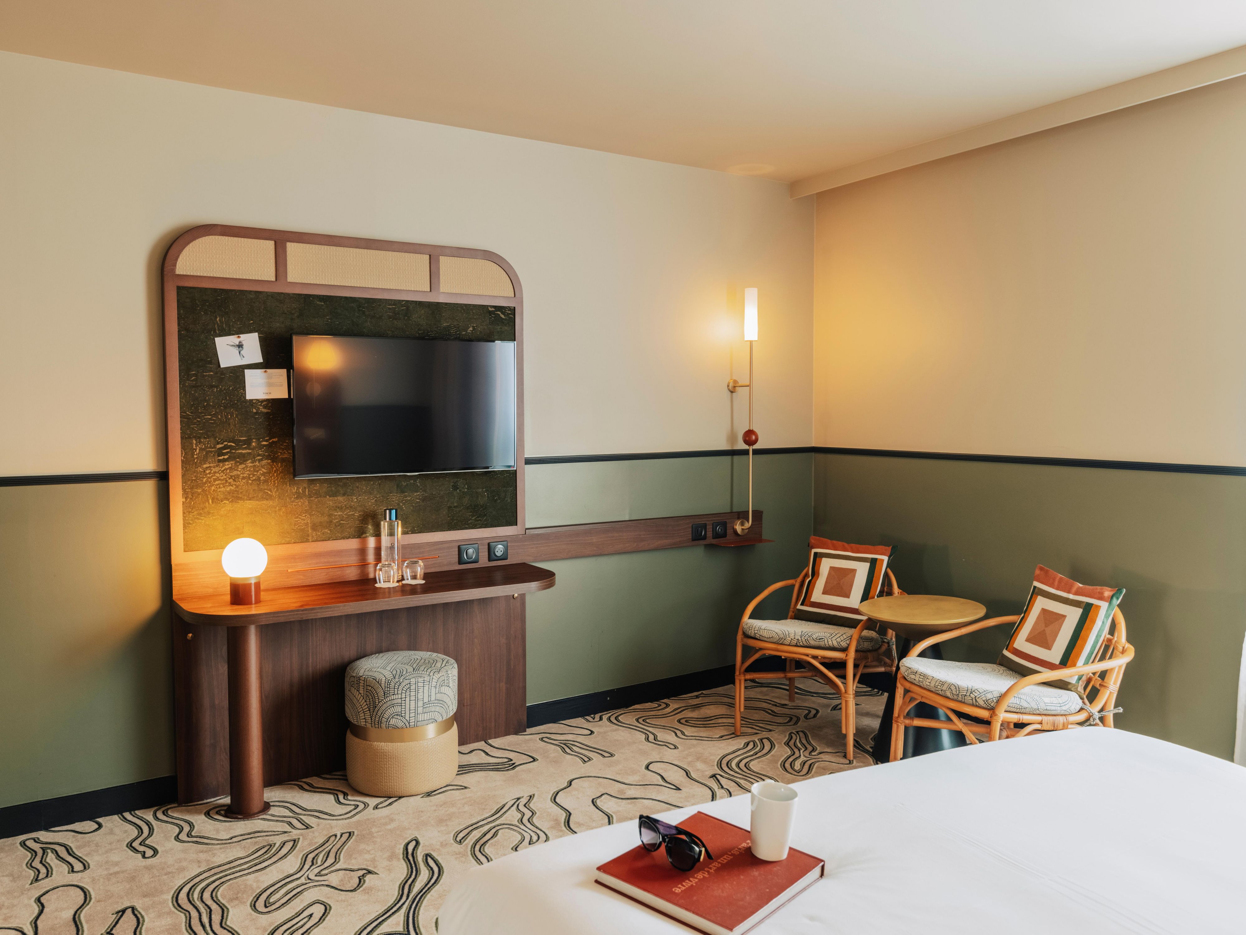 At voco Paris Porte de Clichy, we are always looking to enhance your stay with the latest technology. That’s why we’ve introduced Chromecast in every room. You can now stream your favourite shows, movies and music effortlessly from your device to the TV.
