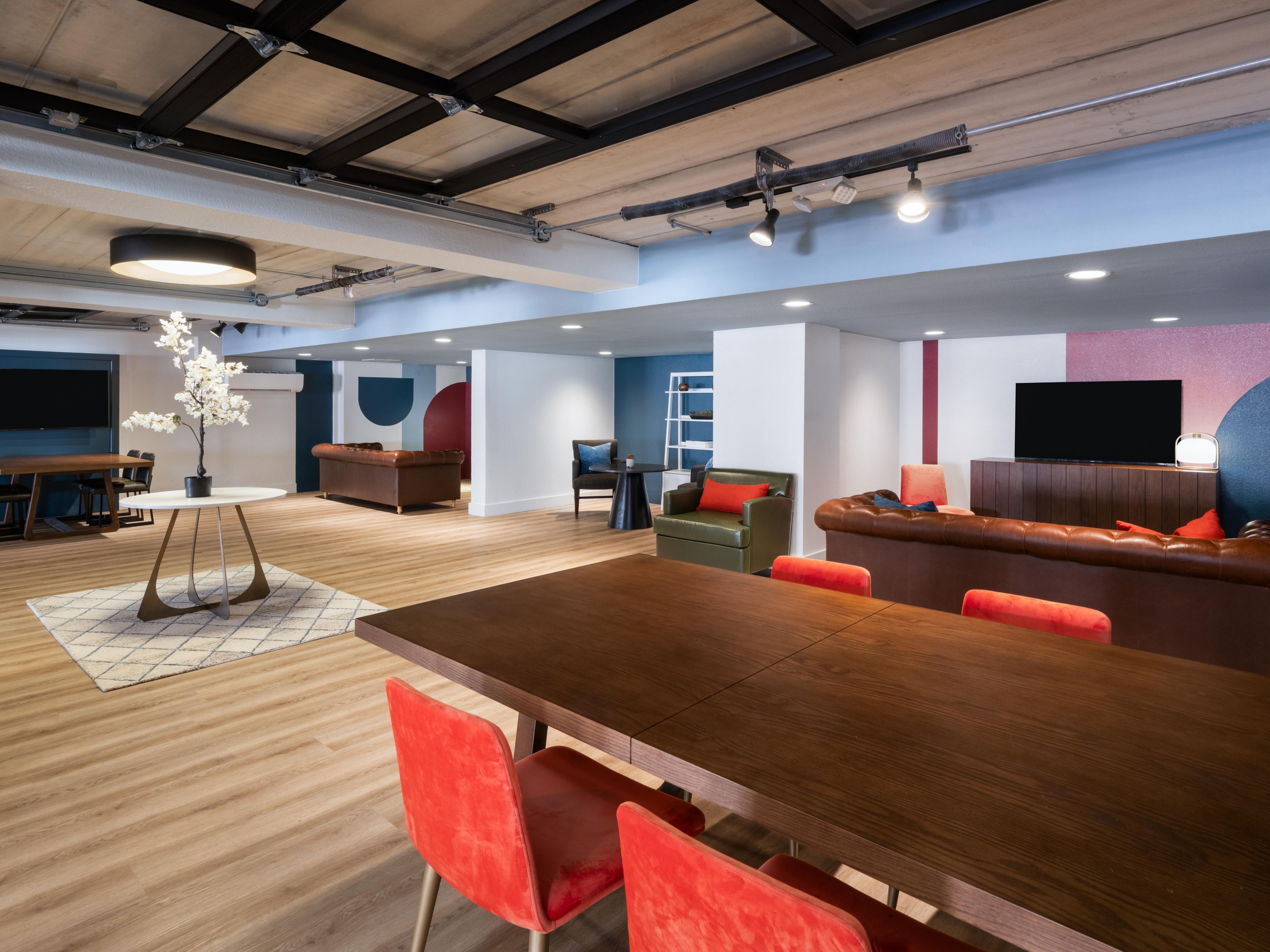 Flexible, modern meeting room for seamless College Station events