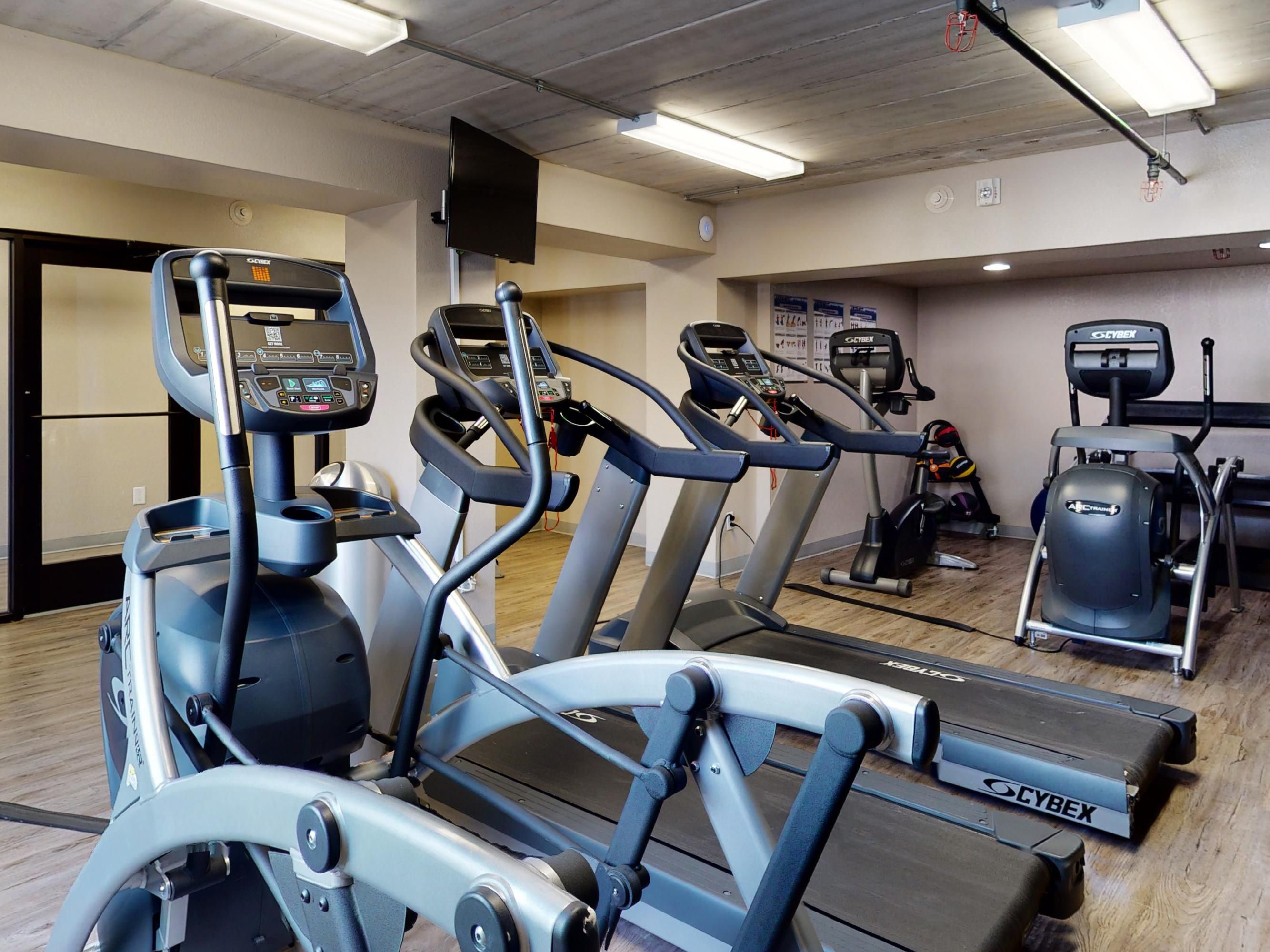 Take a refreshing dip in our sparkling outdoor pool after exploring College Station. Dive in for a swim, lounge poolside with a drink from the bar, and soak up the East Texas sunshine during the warmer months. Get energized in our 24/7 Fitness Center with cardio and weight training equipment.