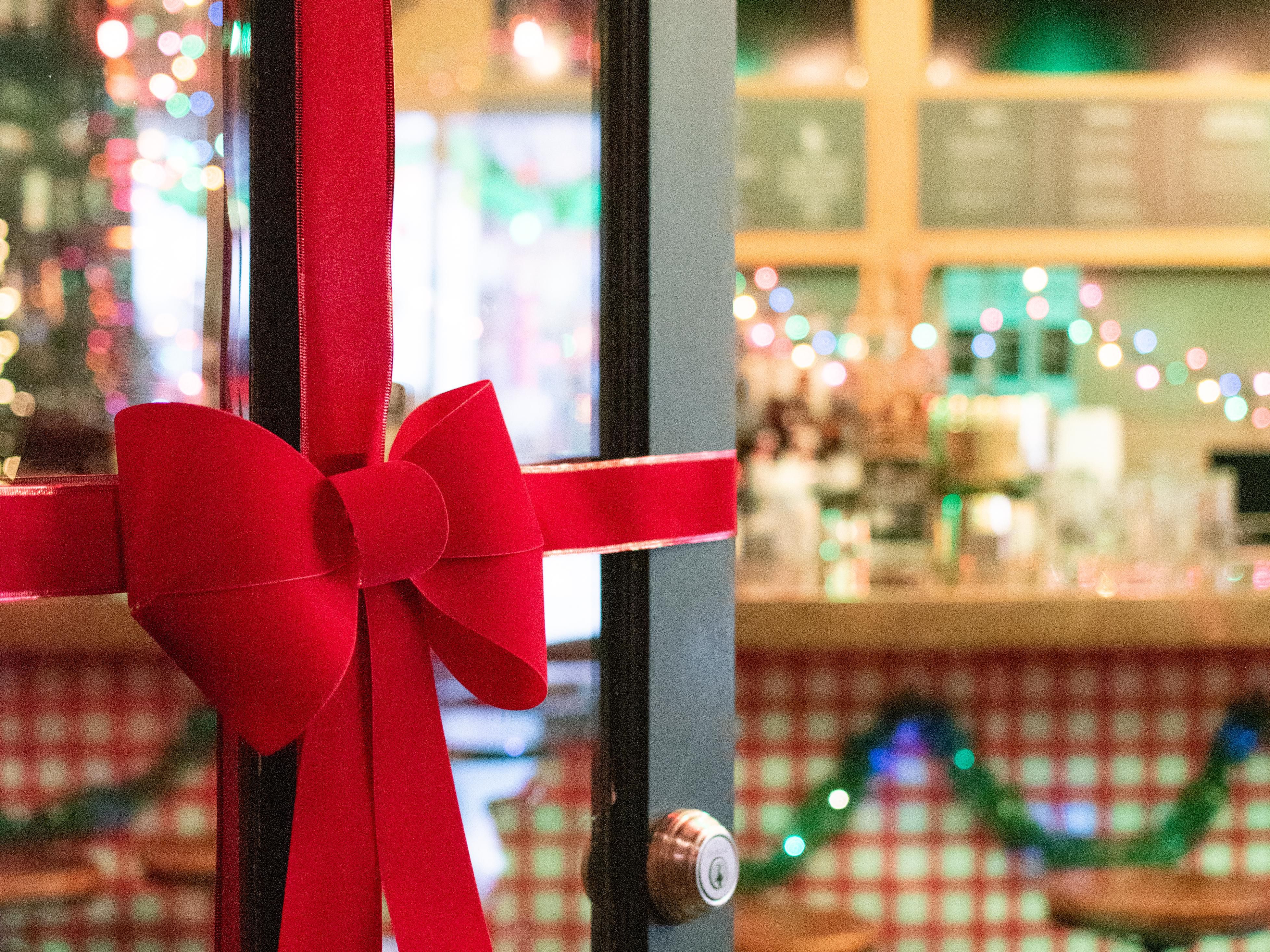 From November 28th through January 3rd, Twain transforms into a holiday hideaway. Sip on spirited cocktails, taste seasonal bites, and enjoy holiday music while you wander through over-the-top Christmas décor. 'Tis the season for fun at voco The Tiger. 