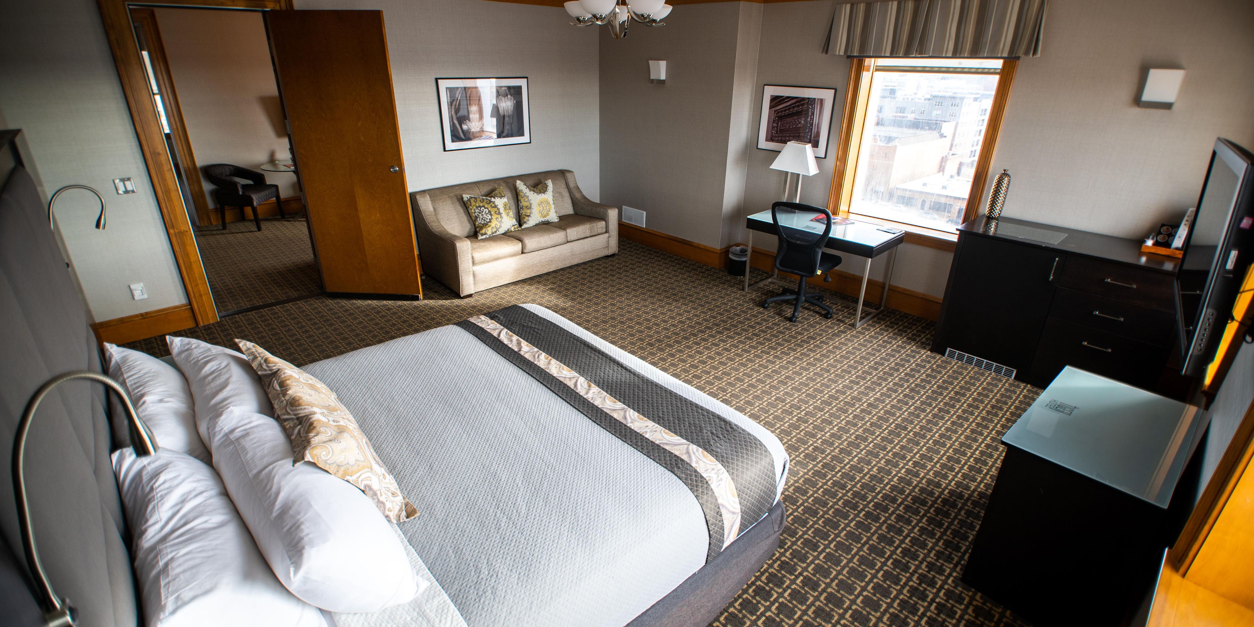 Our cozy suites are ideal for those who want a relaxing retreat in the heart of Columbia. Our Executive Suites, located on a private floor, feature a separate living area and stunning views of the city. Our Garden Suites feature a private patio with spectacular downtown views ideal for some me time with a book.