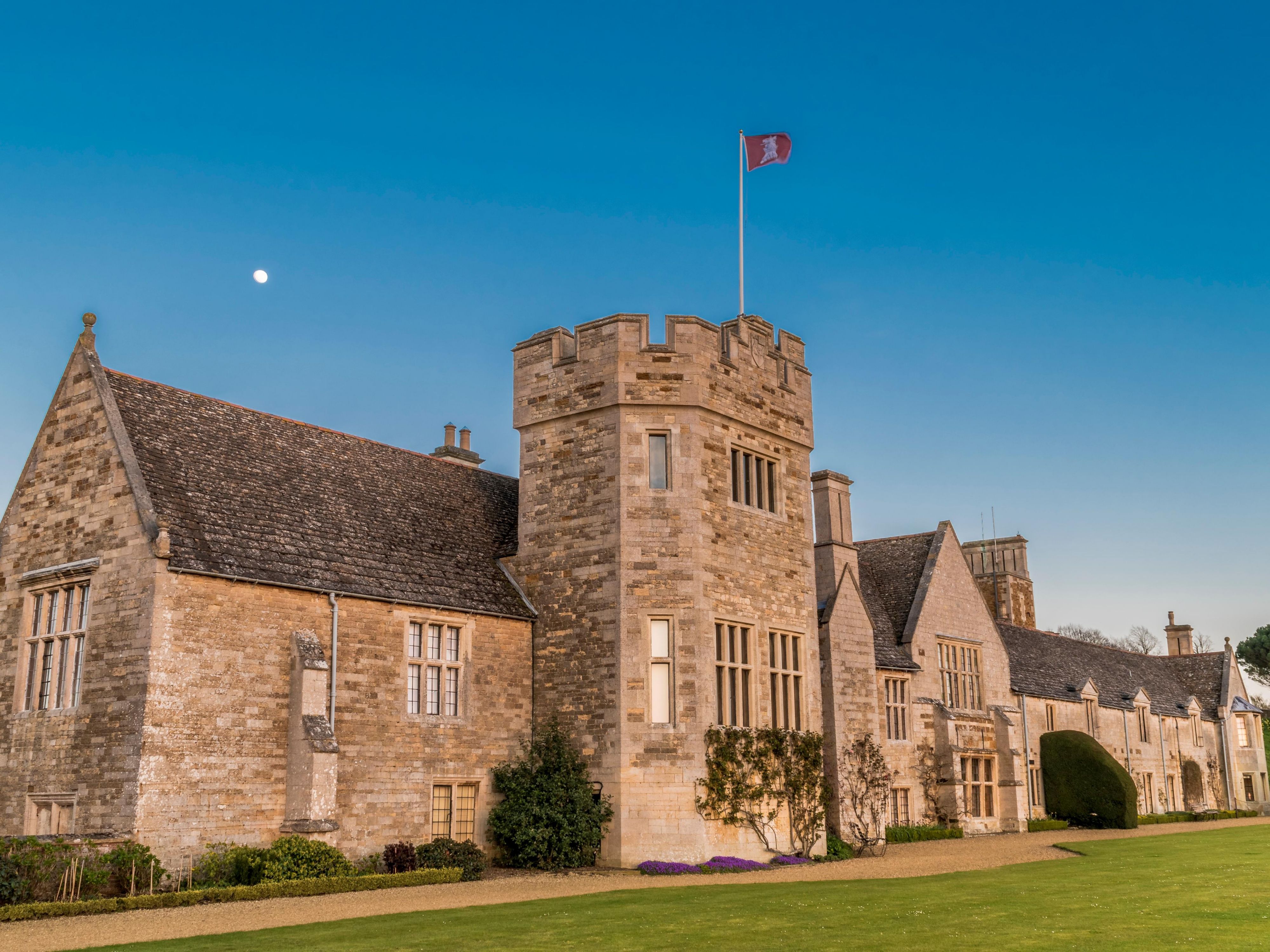 Just a 3-minute drive from the hotel, experience the perfect blend of past and present at the historic Rockingham Castle. Attend captivating events or explore the castle’s rich heritage, then retreat to sophisticated comfort and stylish rooms nearby. Where timeless stories meet contemporary comfort for a stay that truly inspires.