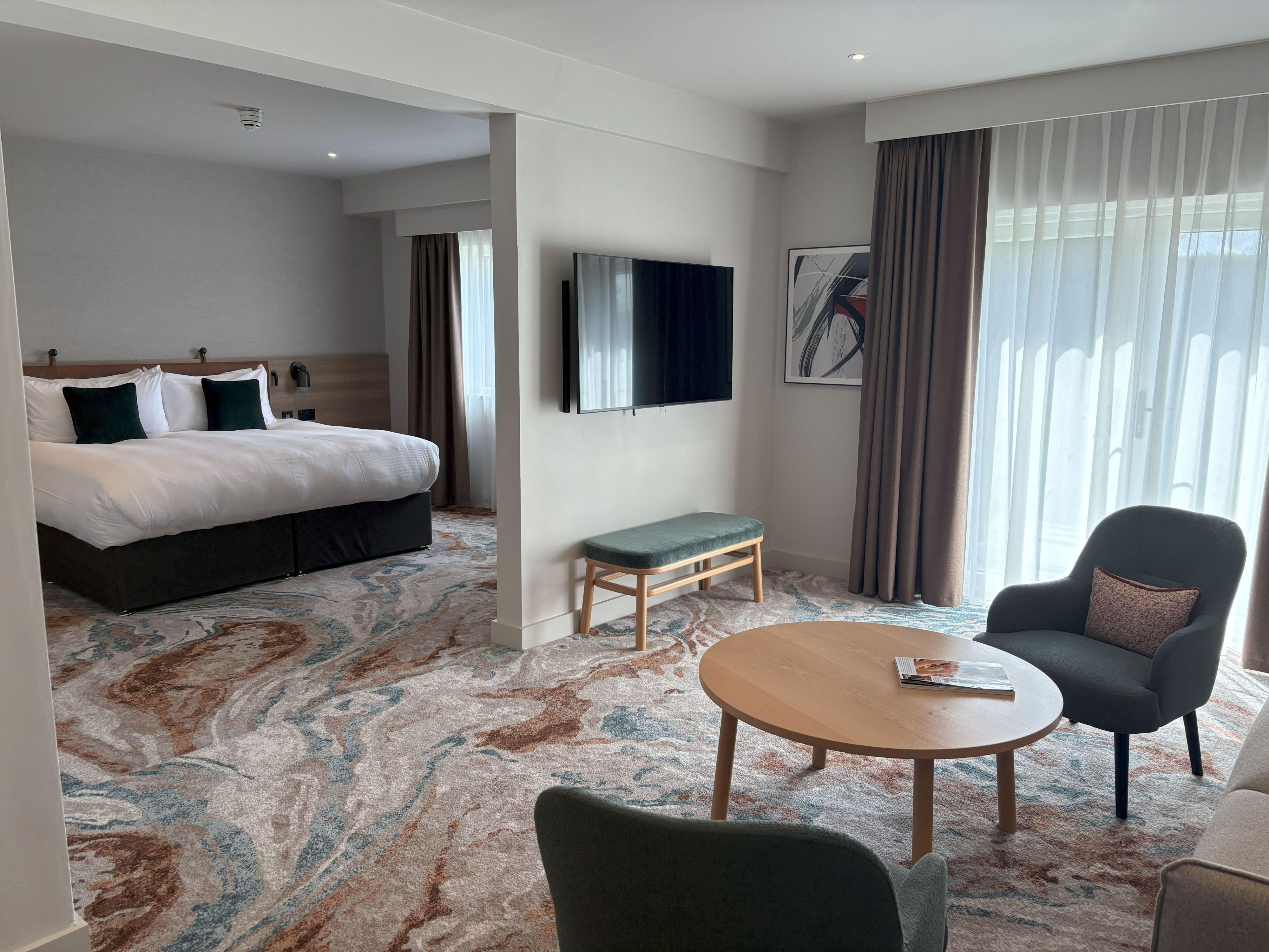 Relax in our newly renovated rooms, with luxurious finishes throughout.