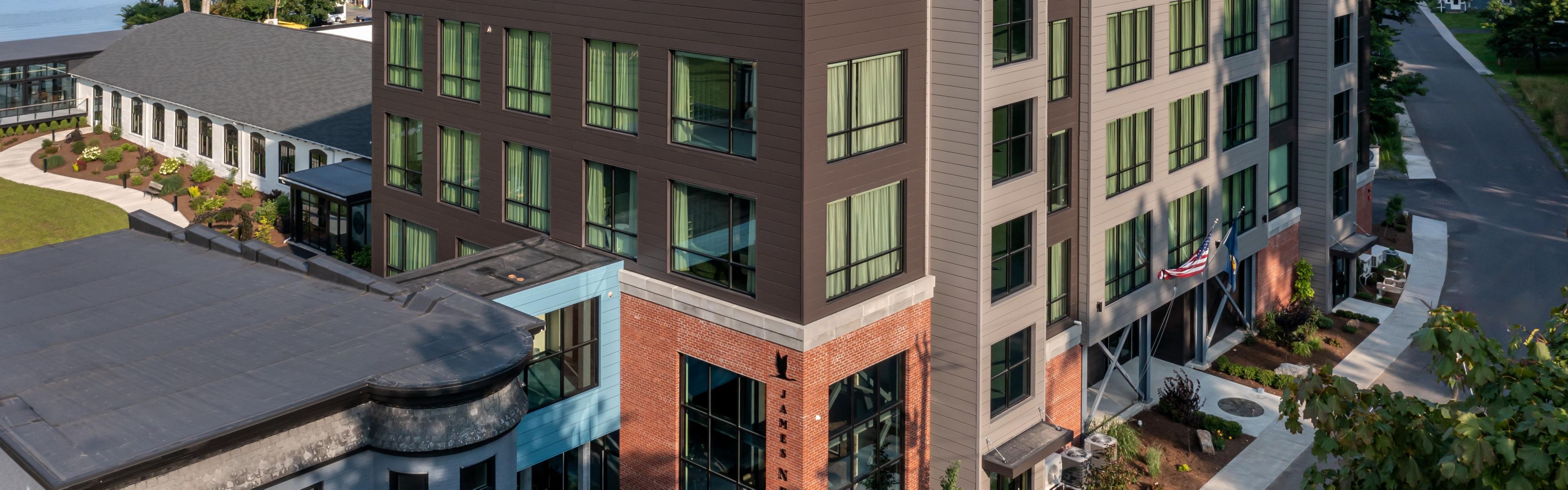 $ hotelInfo.mediaDetails.welcomePhotos.primaryPhoto.caption}