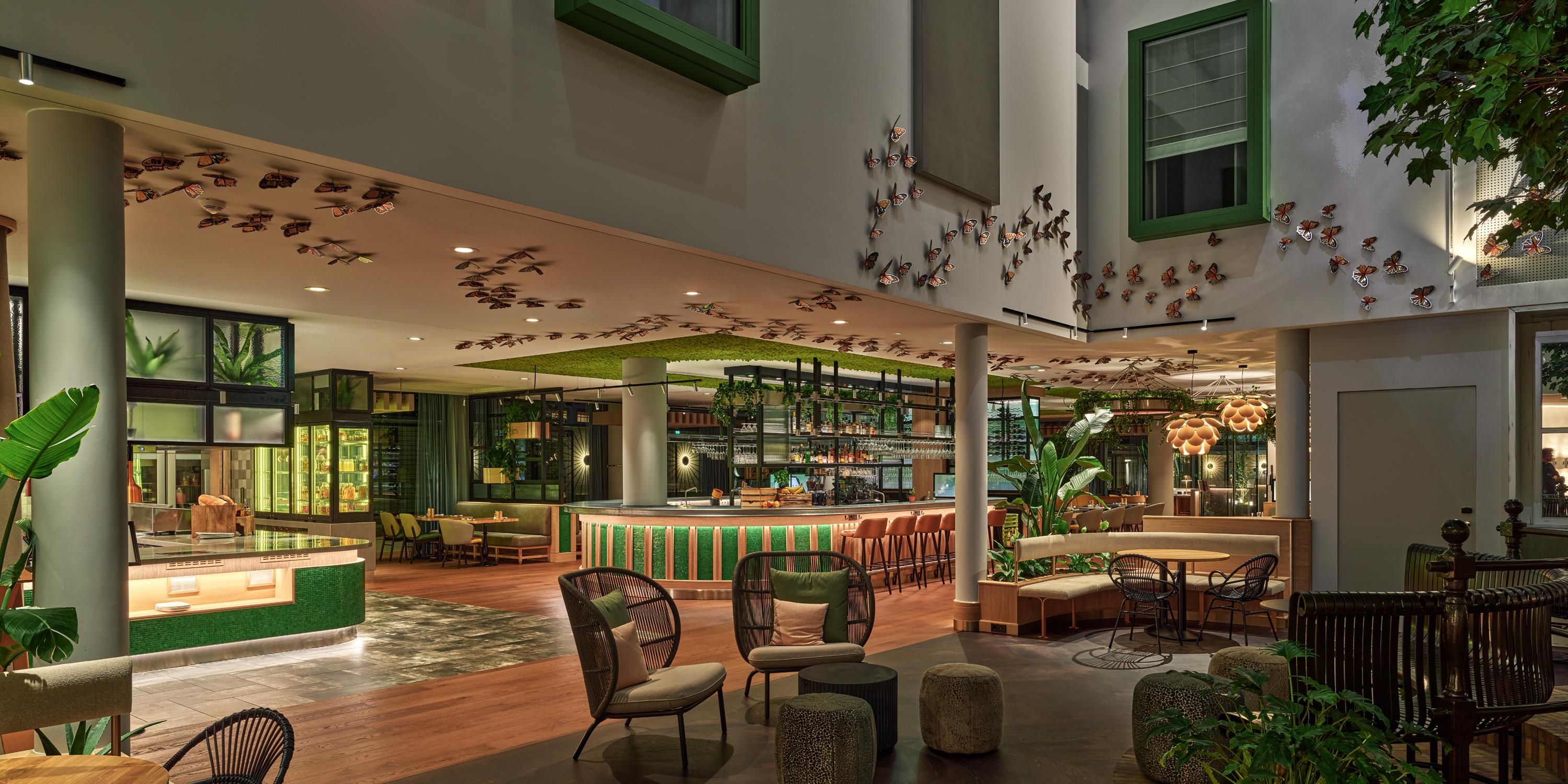 Our own Botanica Kitchen Garden & Bar serves up local dishes that are a true treat for the senses. In the mood for drinks? Swing by Ultramarijn Wonderbar, where Dutch Sea explorations inspire every sip. Unwind in our garden terrace, a hidden gem, accessible via Botanica or the Noordeinde pathway, and open whenever the weather allows.
