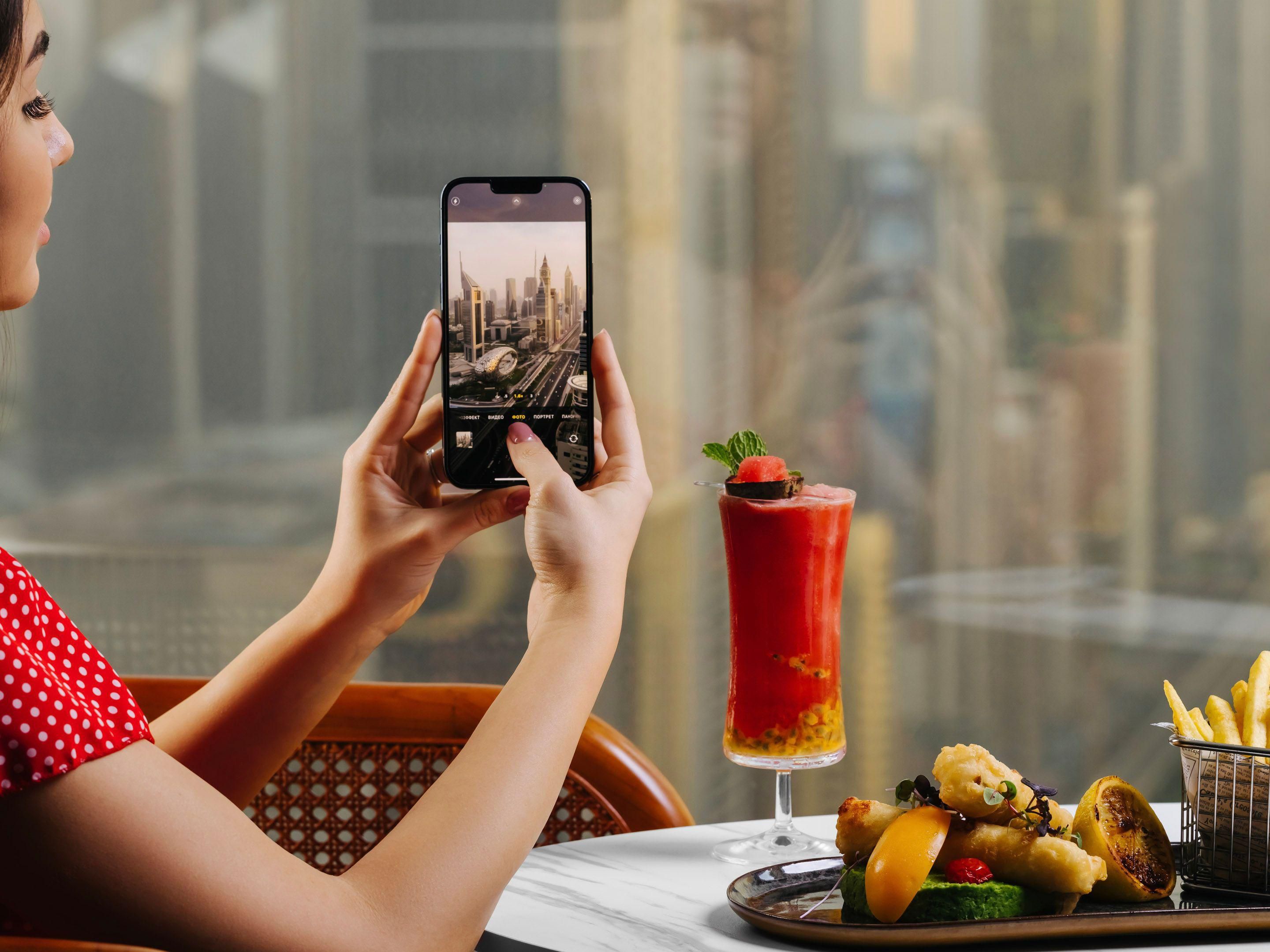 Start your weekend off right at Windows Bar & Lounge! Indulge in endless sharing plates, bottomless drinks, and live DJ sets featuring your favorite tunes.

Every Friday from 6 pm to 10 pm.

IHG One Rewards members enjoy a 25-30% discount on all packages.