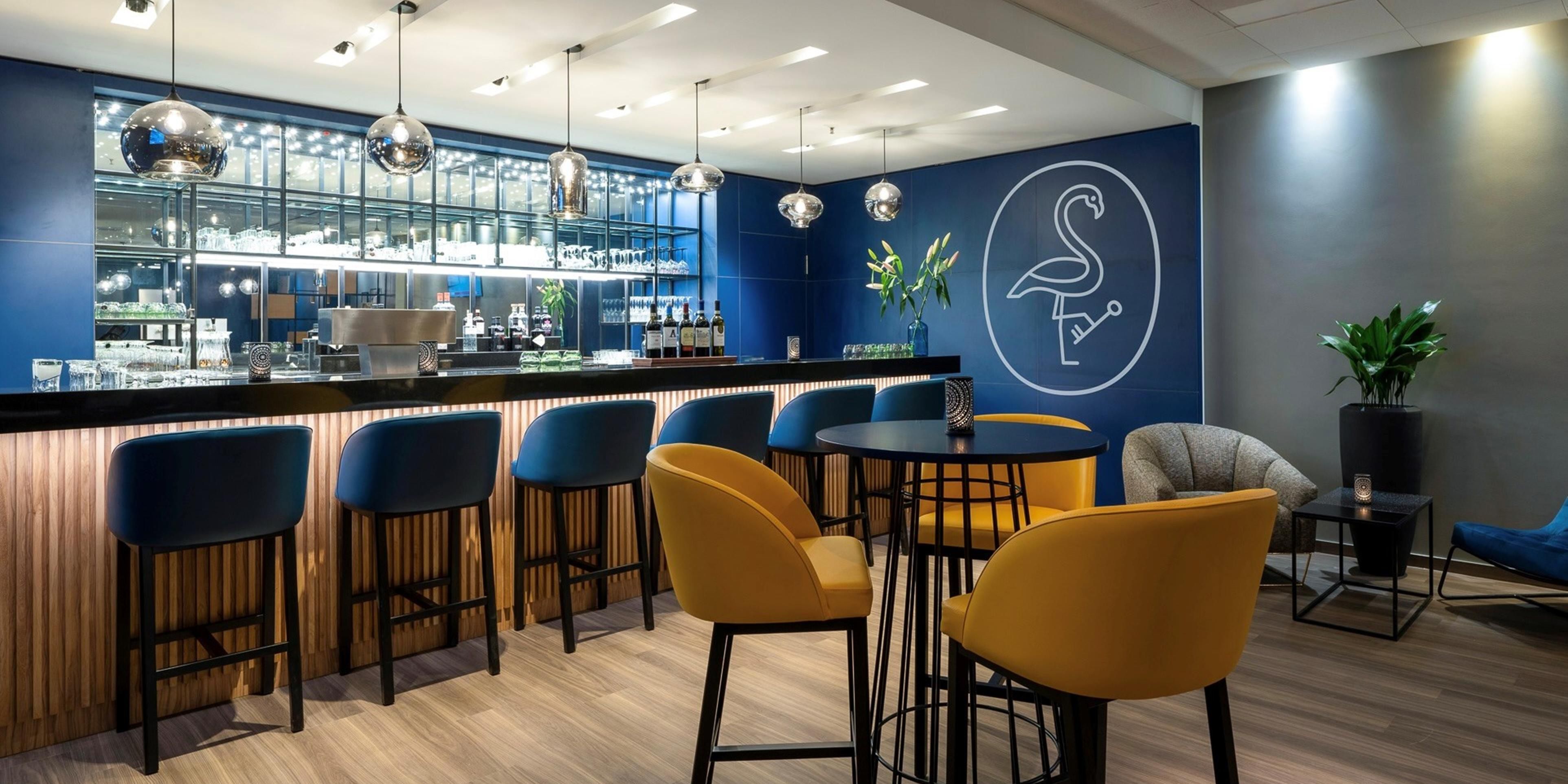 Catch up with friends or kick off a great evening at our all-day “38” contemporary designed Restaurant & Bar. 
To switch from the hustle and bustle of your work routine to the sweet taste of fun, all it takes to end your day.