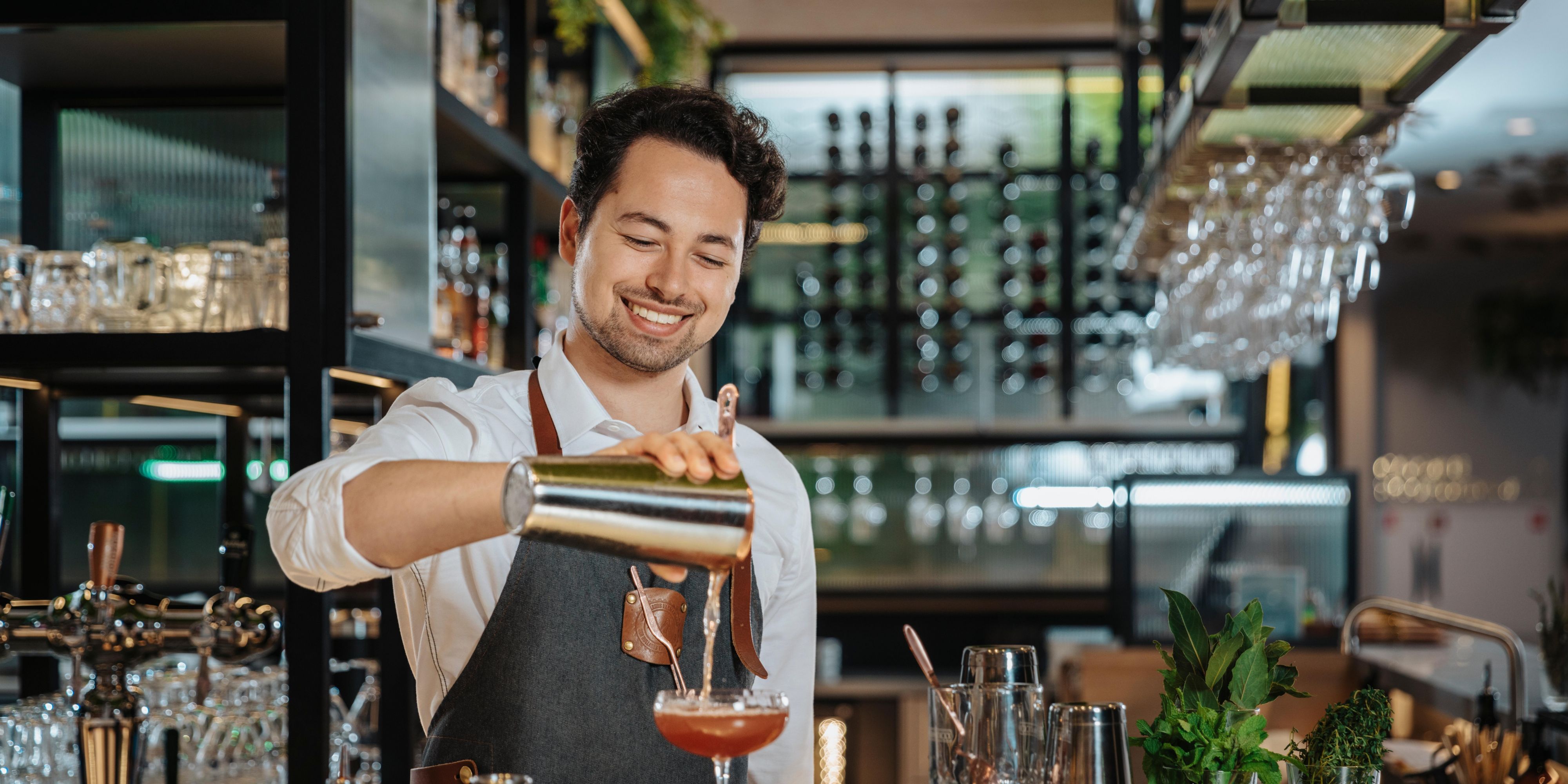 Adding various voco Signature cocktails to our inventive line-up at voco Dusseldorf Seestern's "38" bar.

Meet and greet our hotel mixologists, who are passionately creating new tempting cocktails for you.

Pop in and catch them in action.