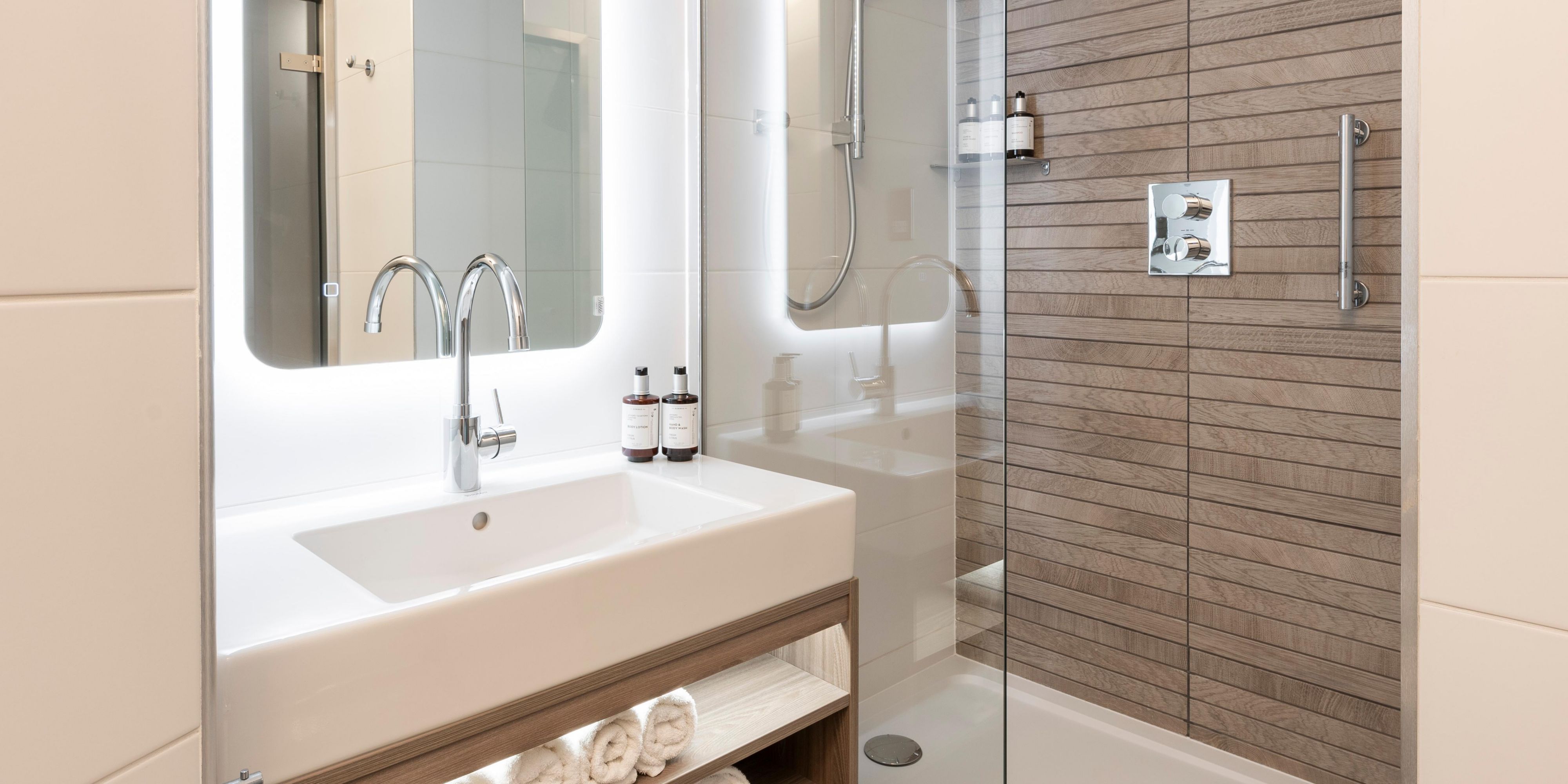 voco Edinburgh-Haymarket bathrooms with aerated shower