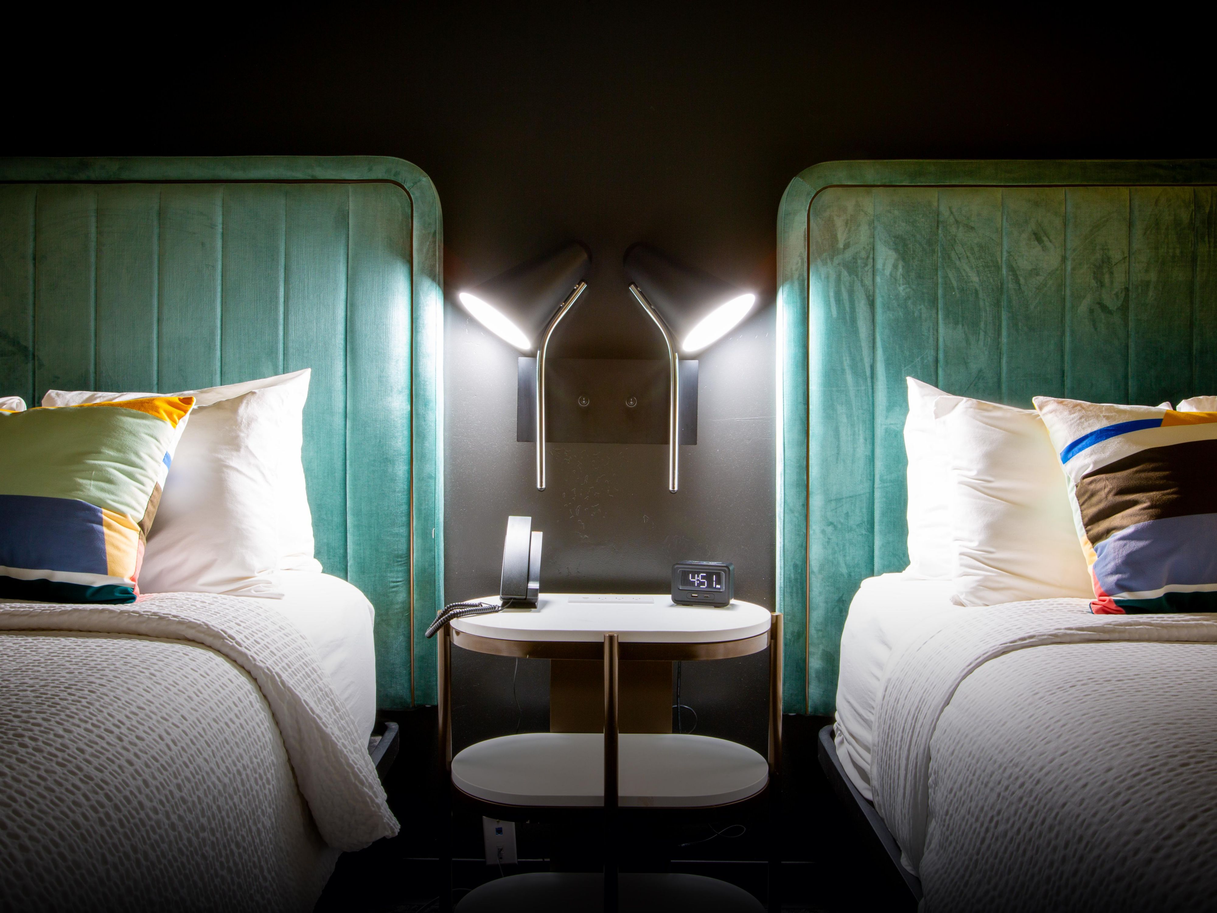 Disfrute de su estadía en una cómoda habitación doble en voco Flagstaff.