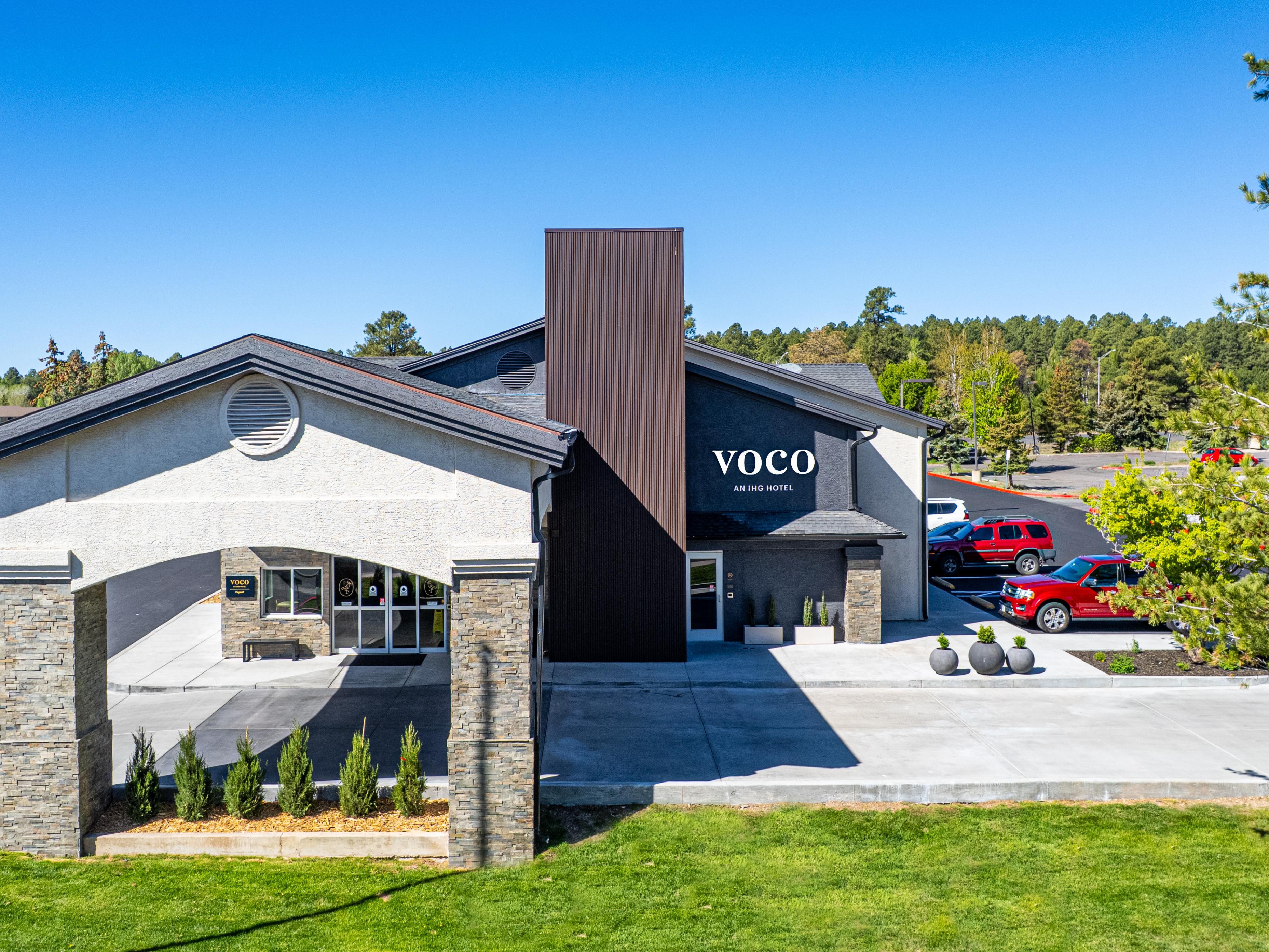 Experience elevated comfort at voco– where style meets the pines.