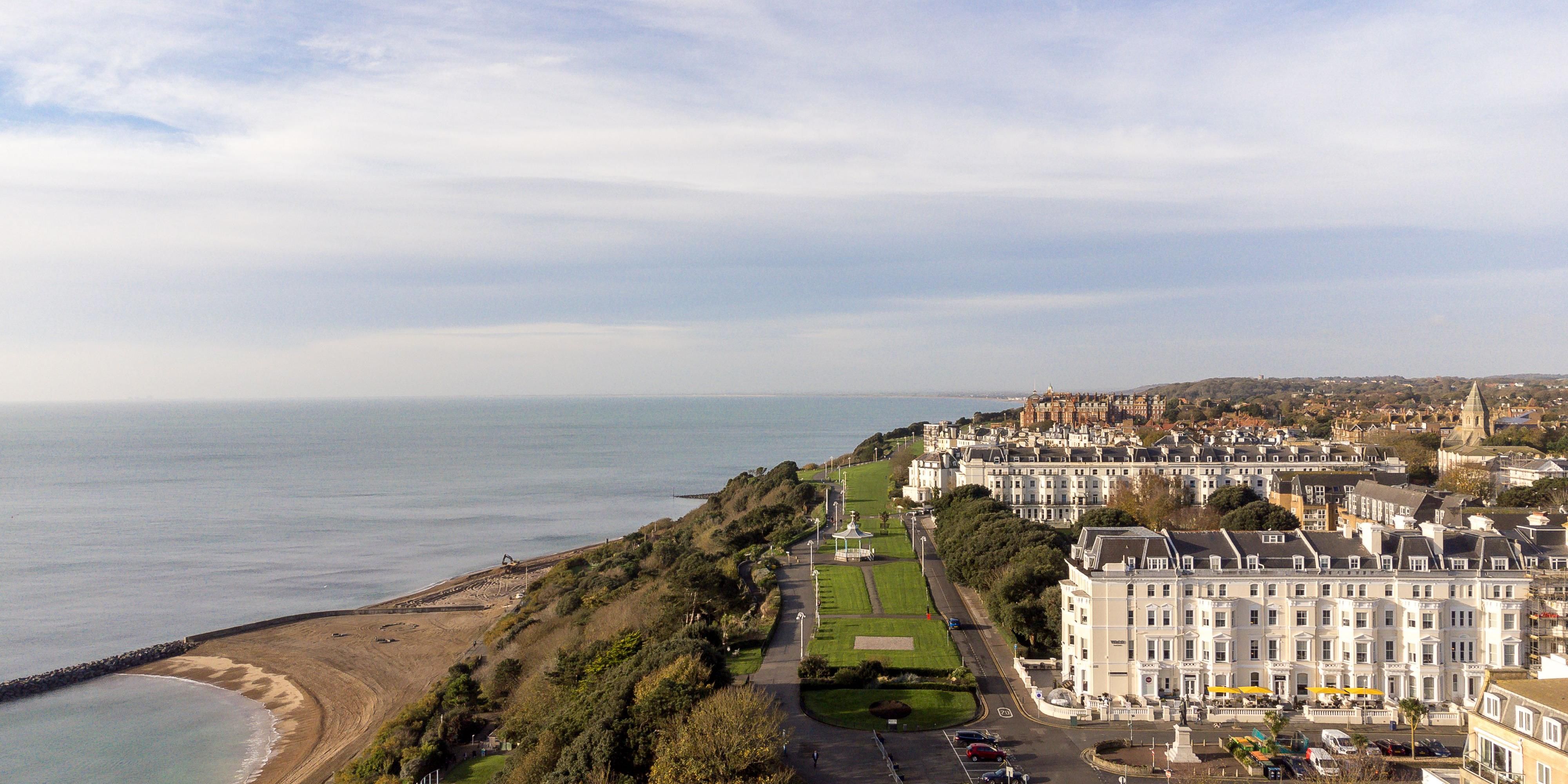 Welcome to music at the Folkestone Bandstand. Every Saturday and Sunday from 7th June – 14th September, 2.30-4.30pm unless otherwise stated. Enjoy traditional bandstand entertainment include brass, silver and concert bands and discover a range of different genres with live music, including Tribute Bands & International Dj's