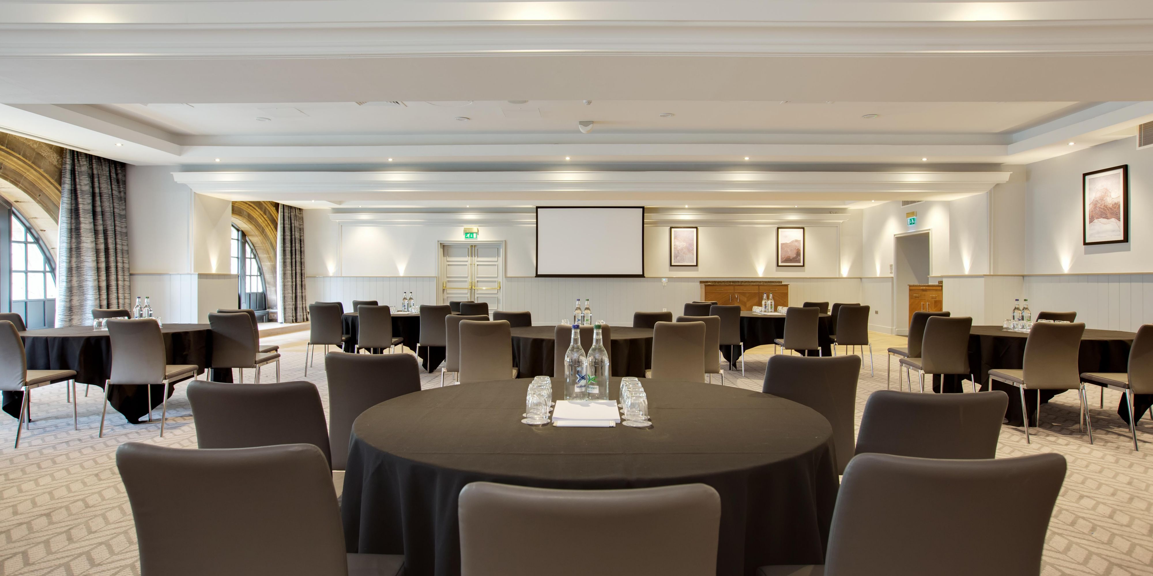 Spacious with natural daylight, the Victoria is ideal for meetings