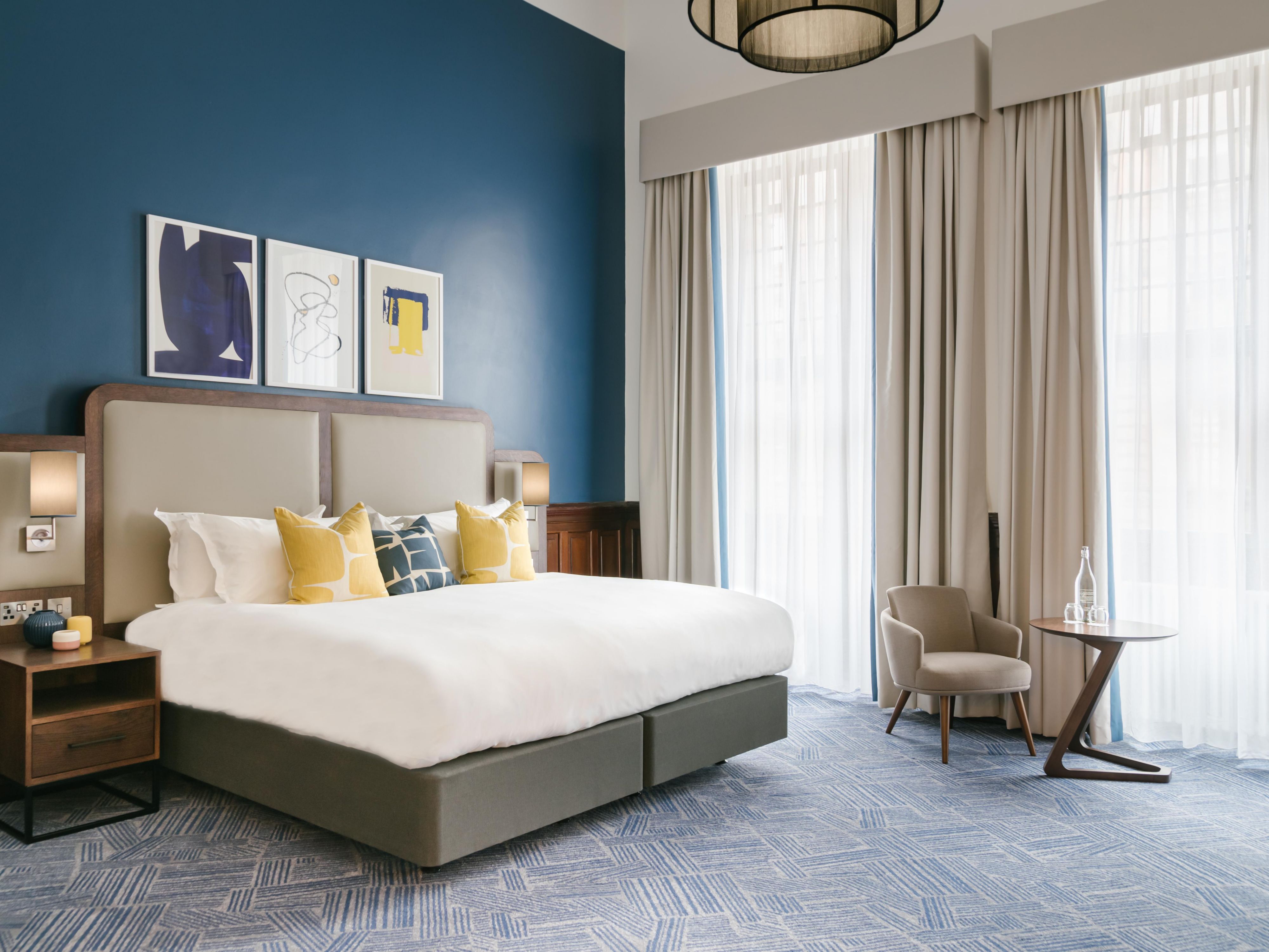 King Bed Suite with Lounge