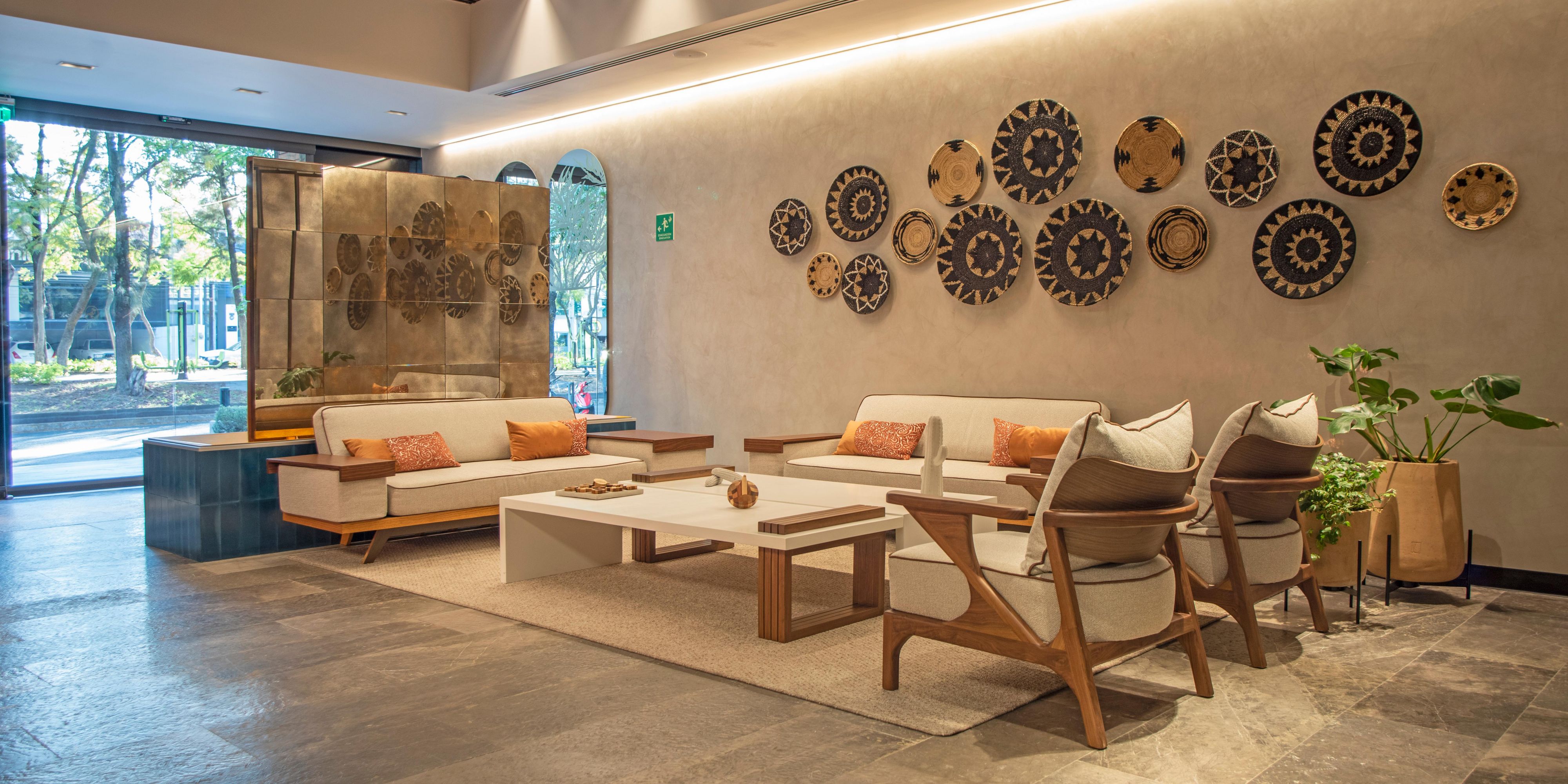 We are just seven minutes from the new American Consulate. 
Stay with us and enjoy the excellent location that voco Guadalajara Neruda offers.