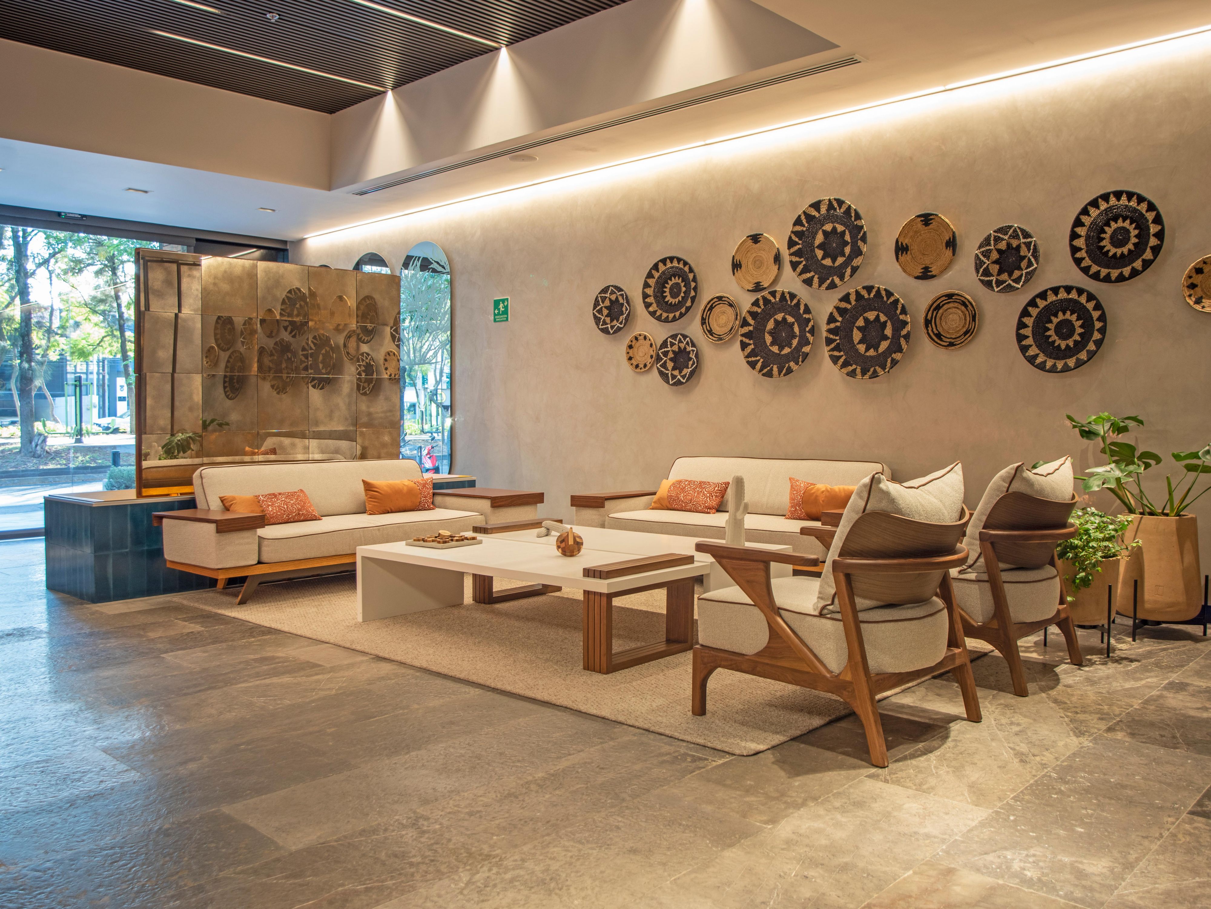 We are just seven minutes from the new American Consulate. Stay with us and enjoy the excellent location that voco Guadalajara Neruda offers.
