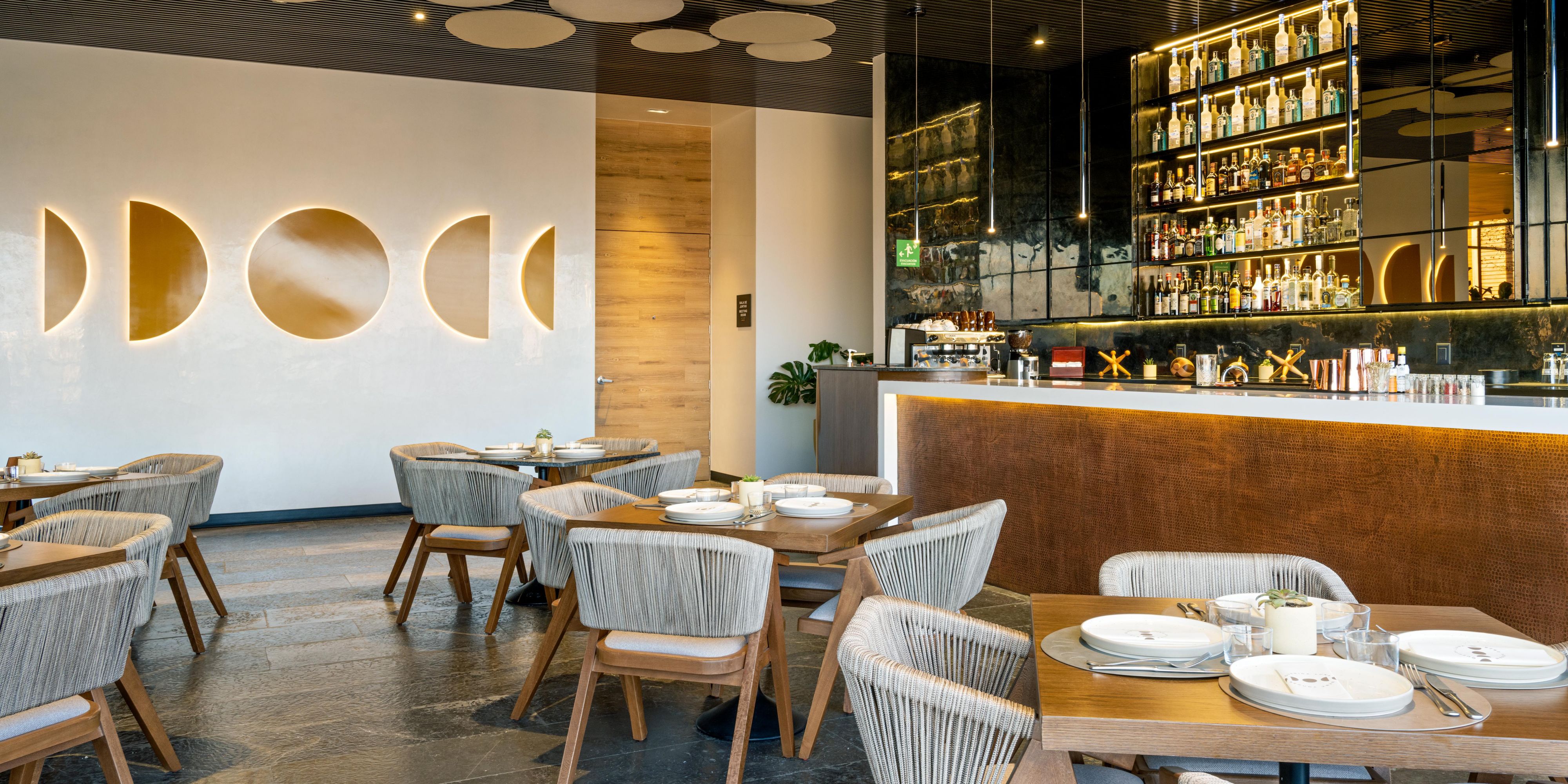 Querida Luna serves breakfast, lunch, and dinner.
Savor international and regional flavors with a mestizo Mexican style crafted from fresh, local ingredients.
Embrace the culinary vibe of the city through delectable dishes and breathtaking Zapopan views.