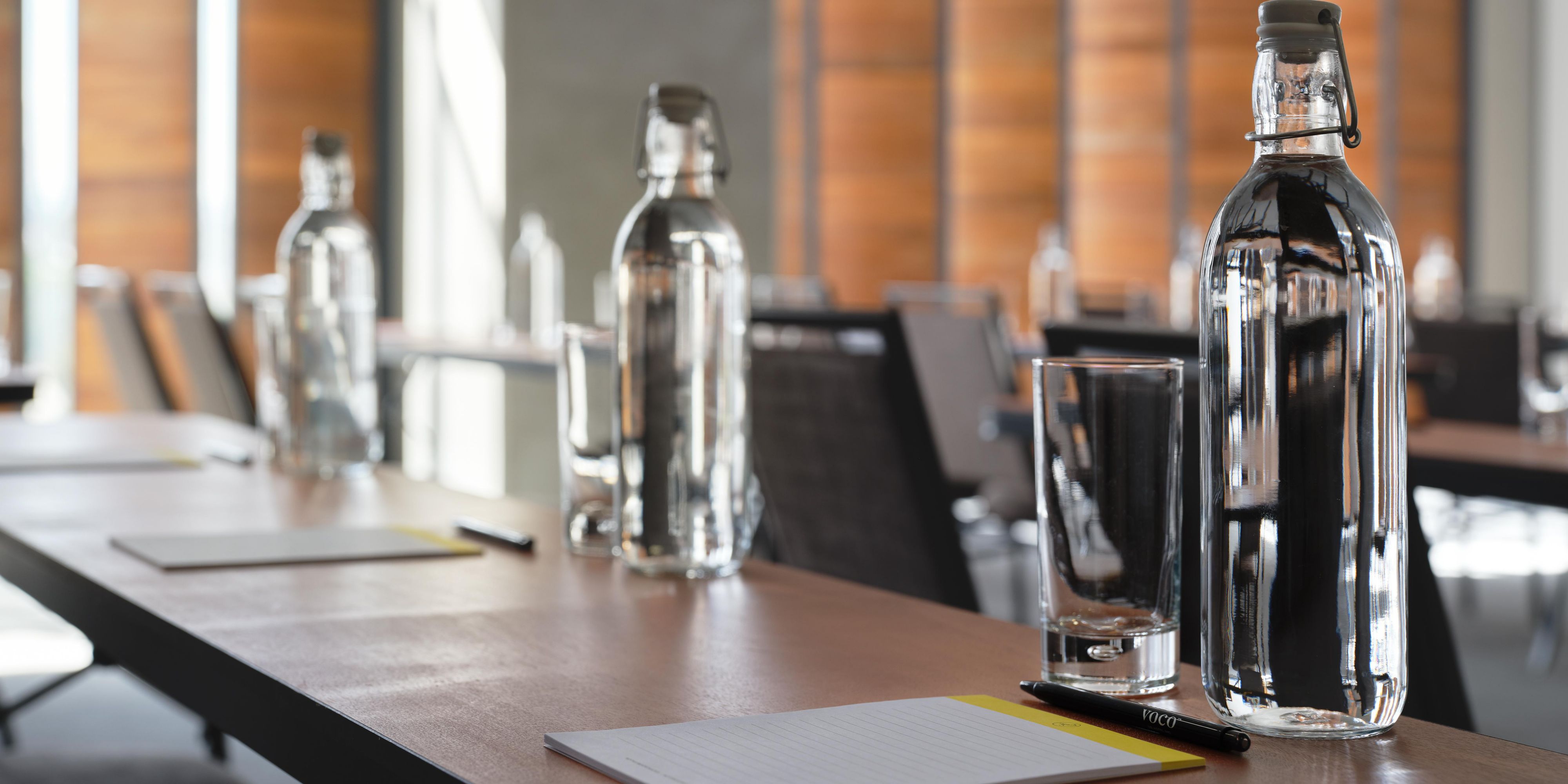 Our Financial District hotel features five meeting spaces and a theater-style auditorium for up to 250 people. Host conferences, business meetings, events, weddings, reunions, and celebrations in our contemporary venues in Guadalajara. Enjoy parties, receptions, and networking events on our 12th-floor rooftop terrace with sweeping city views.