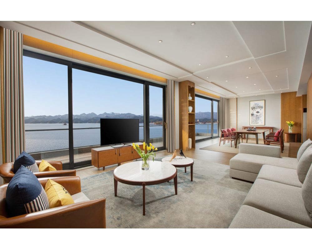 King Corner Suite