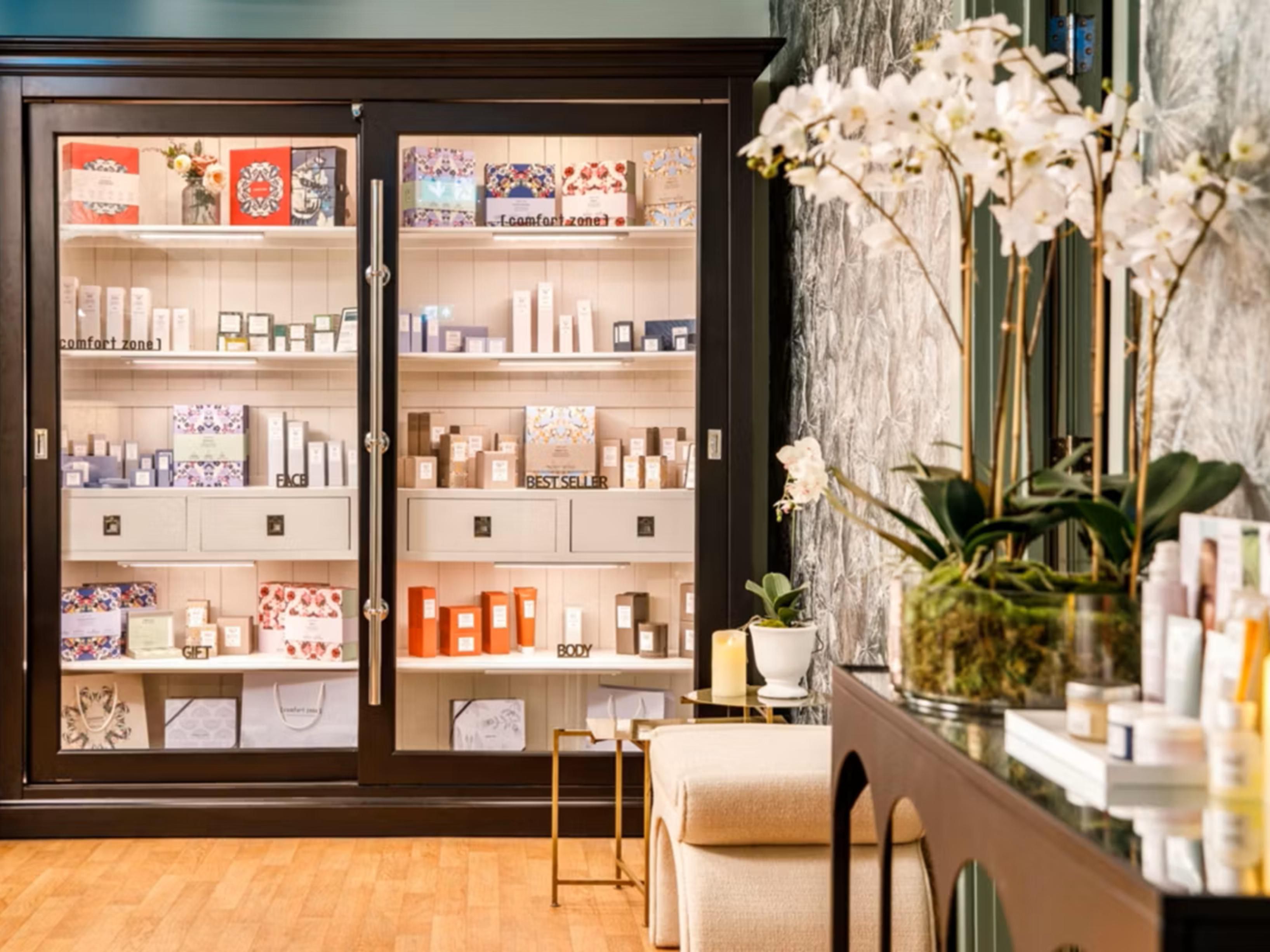 Ofrézcales algo que realmente les encantará. Ya sea un momento de pura relajación, una escapada memorable durante la noche o una experiencia culinaria para saborear, nuestra colección seleccionada de bonos de regalo en voco Lythe Hill ofrece la elección perfecta. Desde indulgentes días de spa hasta cenas gourmet, desde relajantes estancias en medio del campo hasta bonos monetarios flexibles 